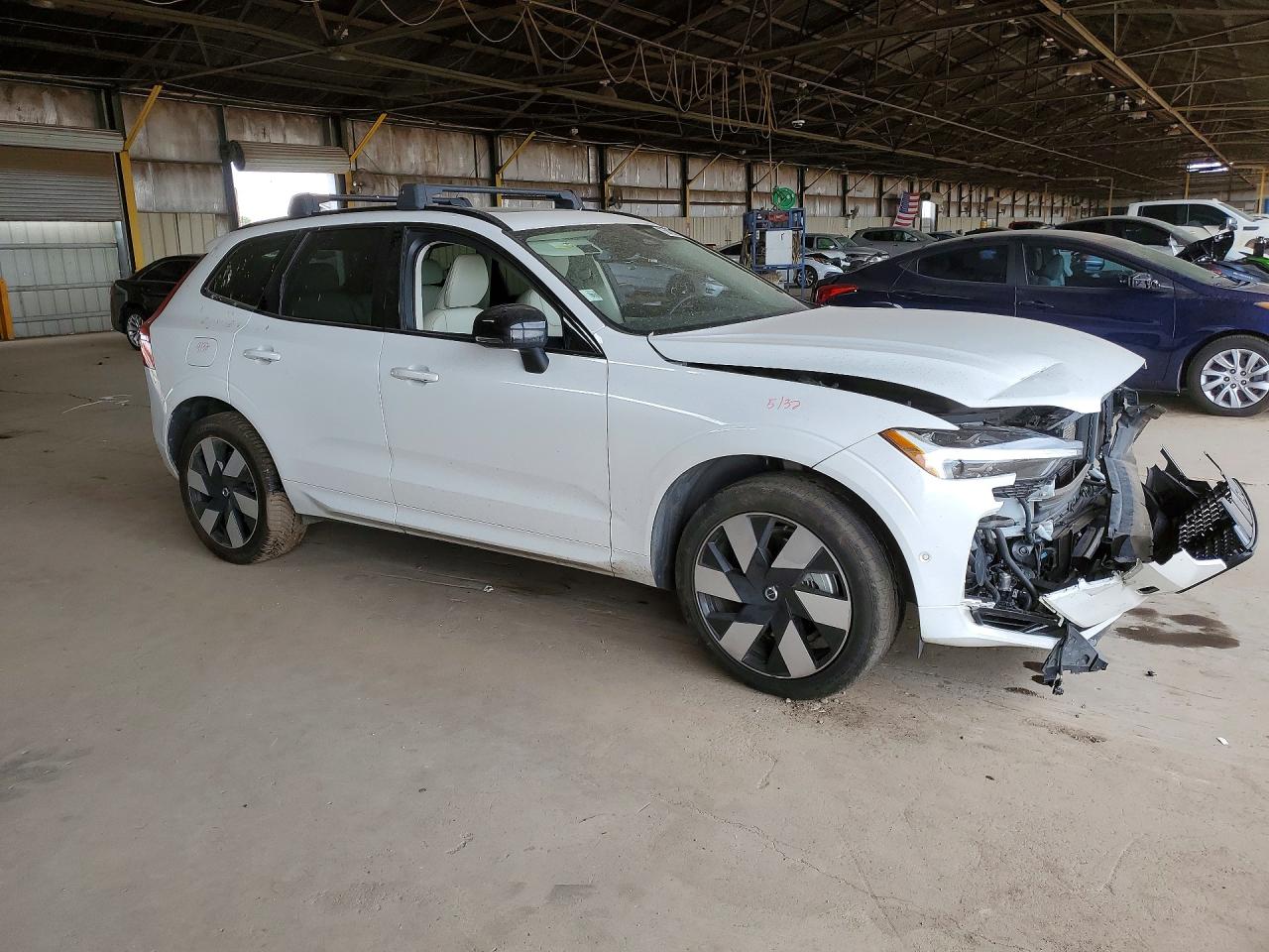 2024 Volvo Xc60 Plus White vin: YV4H60DL2R1878118