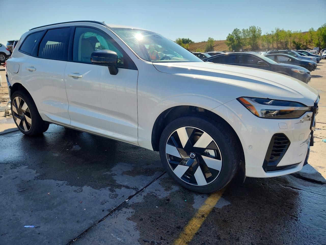 2024 Volvo Xc60 Plus White vin: YV4H60DL3R1823578