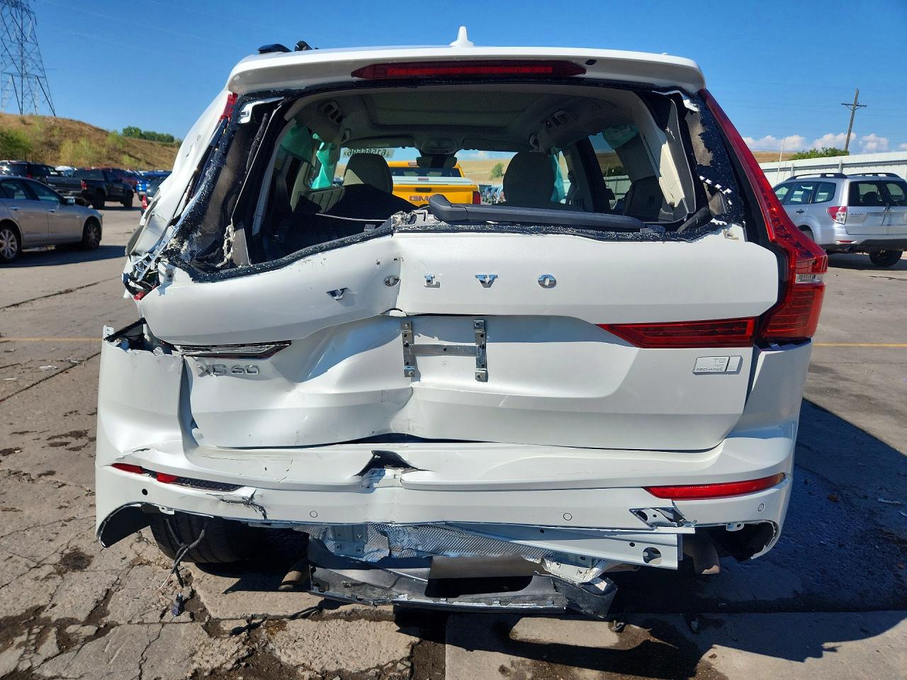 2024 Volvo Xc60 Plus White vin: YV4H60DL3R1823578