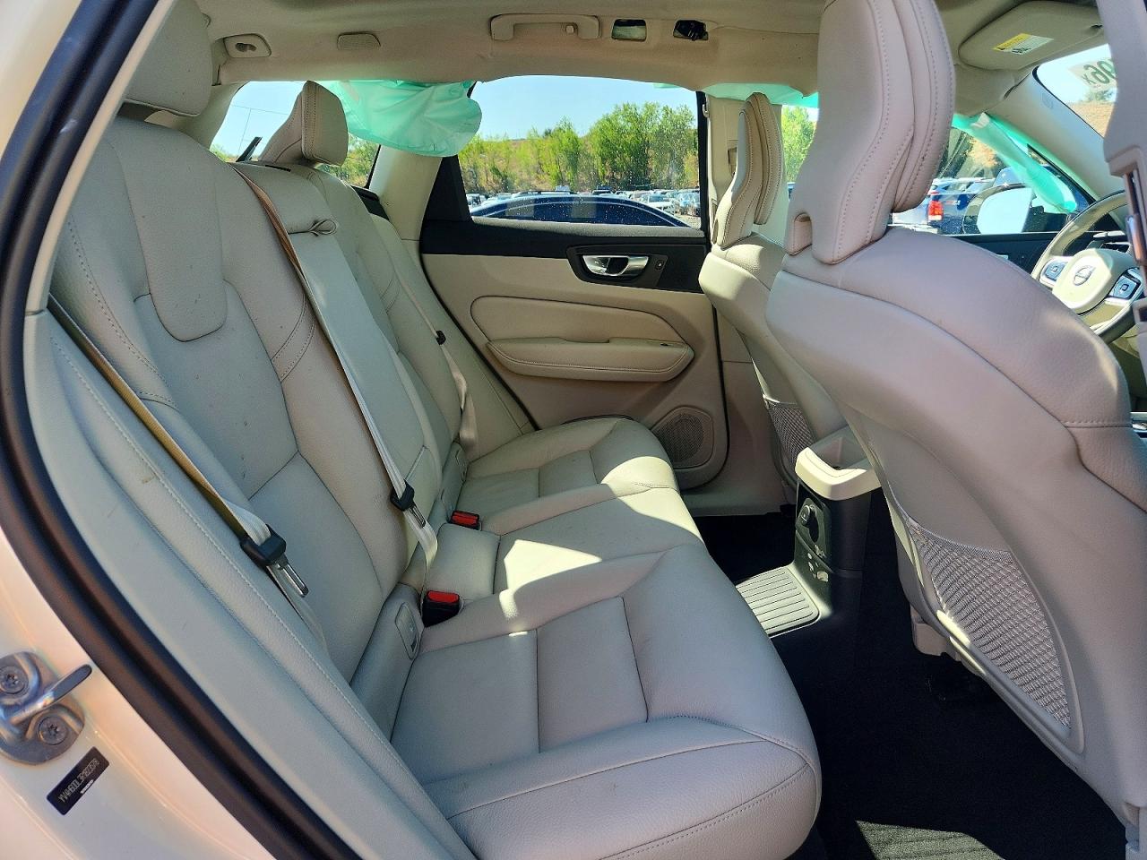 2024 Volvo Xc60 Plus White vin: YV4H60DL3R1823578