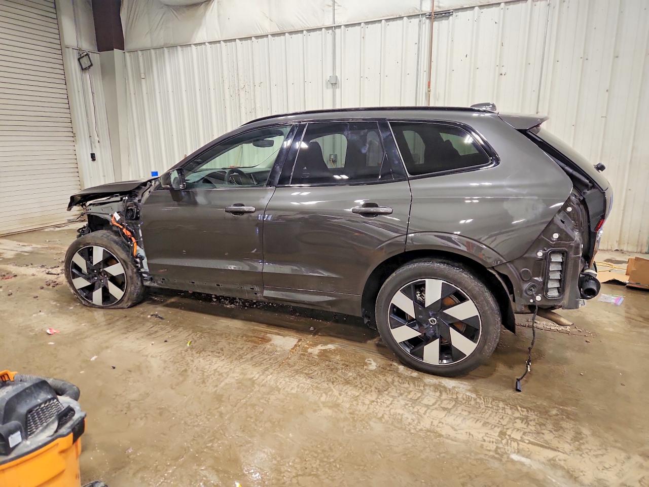 2024 Volvo Xc60 Ultimate Gray vin: YV4H60DM1R1723956