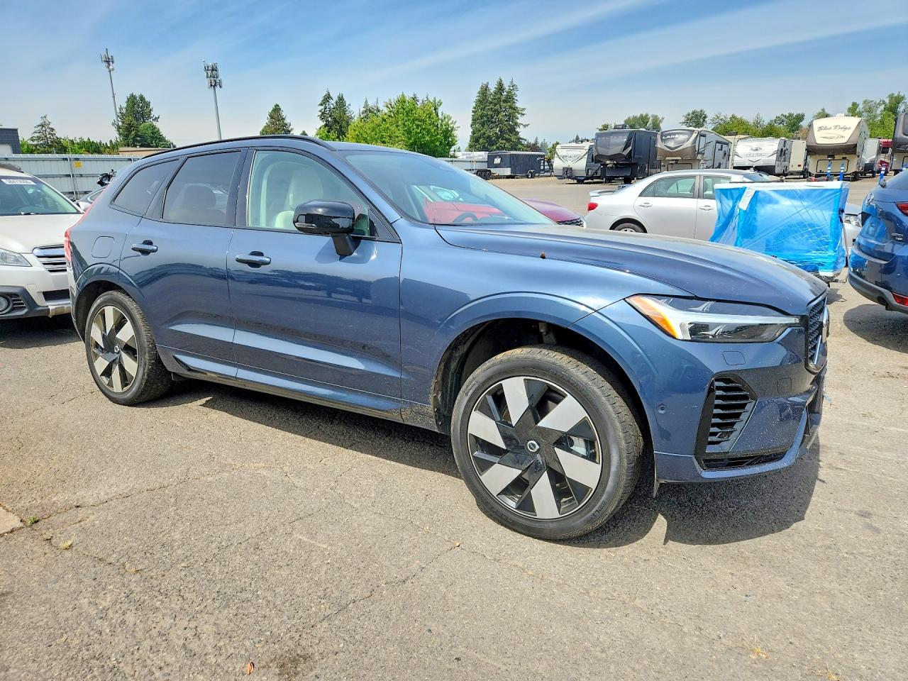 2024 Volvo Xc60 Ultimate Blue vin: YV4H60DM3R1918022