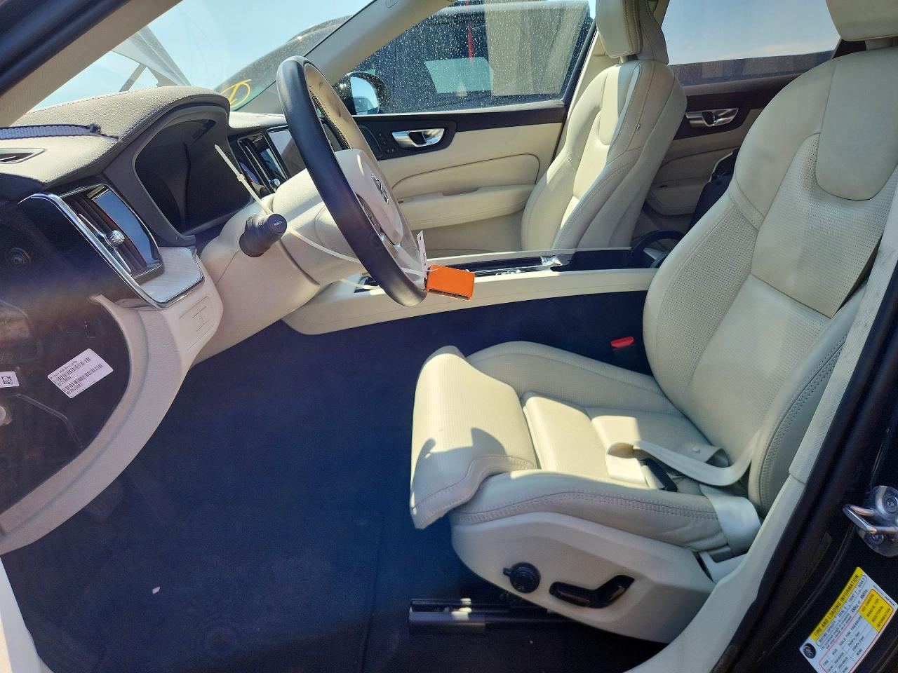 2024 Volvo Xc60 Ultimate Blue vin: YV4H60DM3R1918022