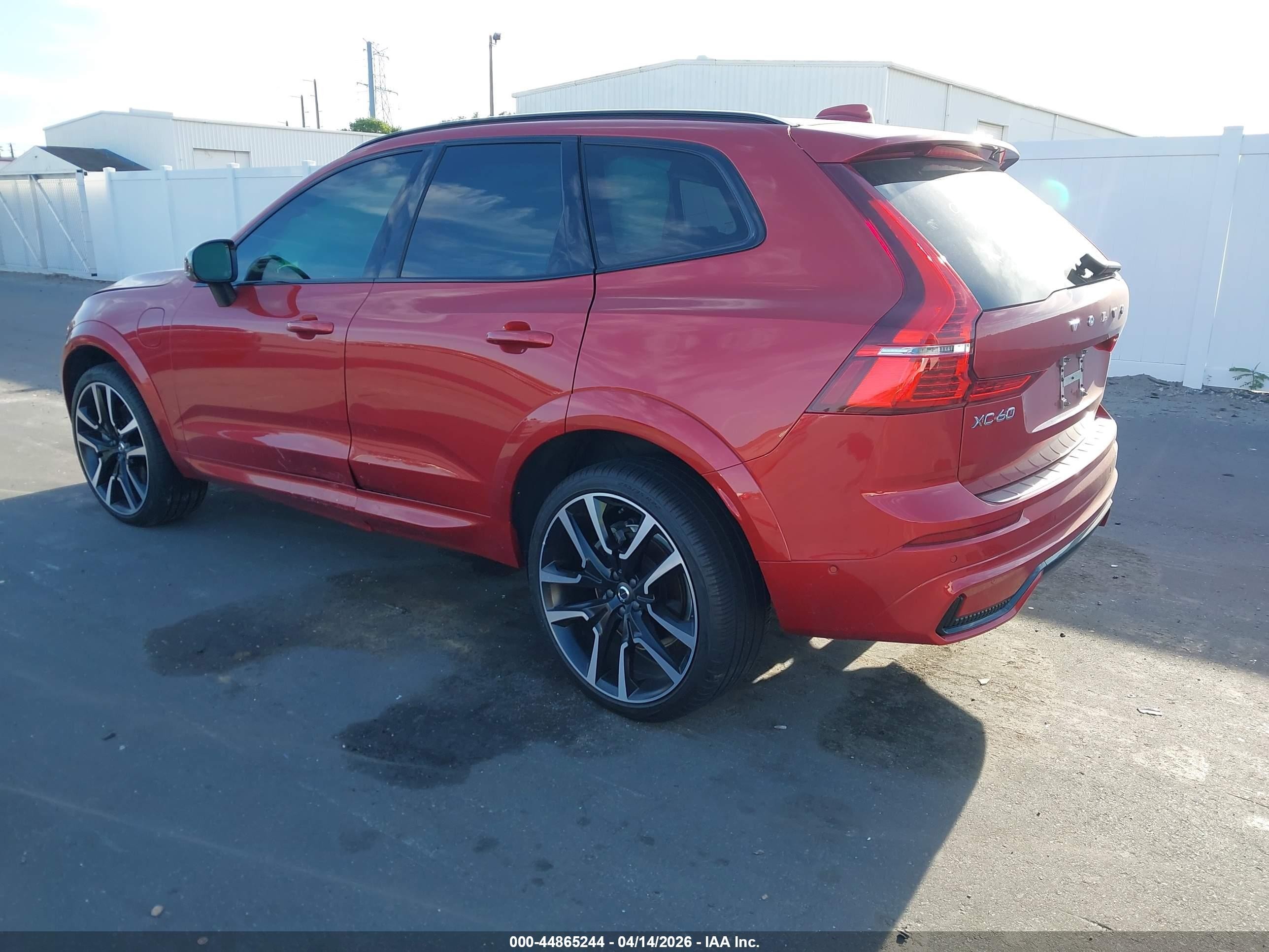 2024 Volvo Xc60 Recharge Plug-in Hybrid T8 Ultimate Dark Theme Orange vin: YV4H60DM4R1941521