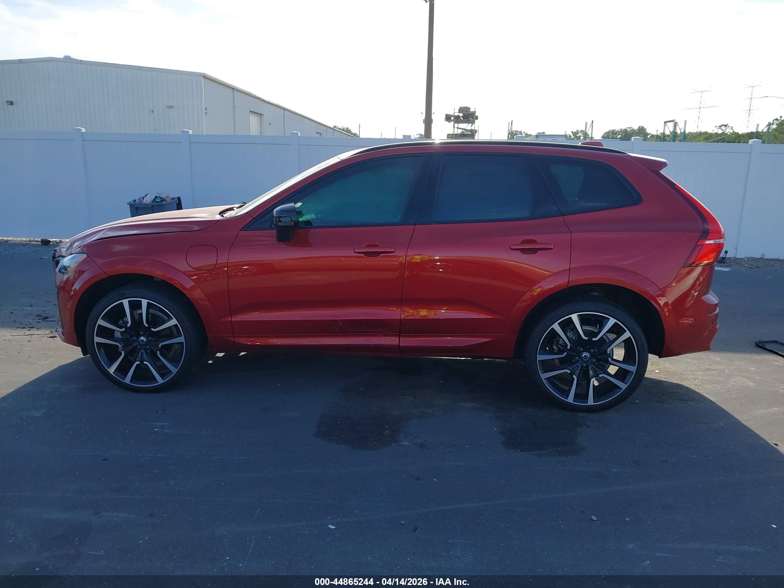 2024 Volvo Xc60 Recharge Plug-in Hybrid T8 Ultimate Dark Theme Orange vin: YV4H60DM4R1941521