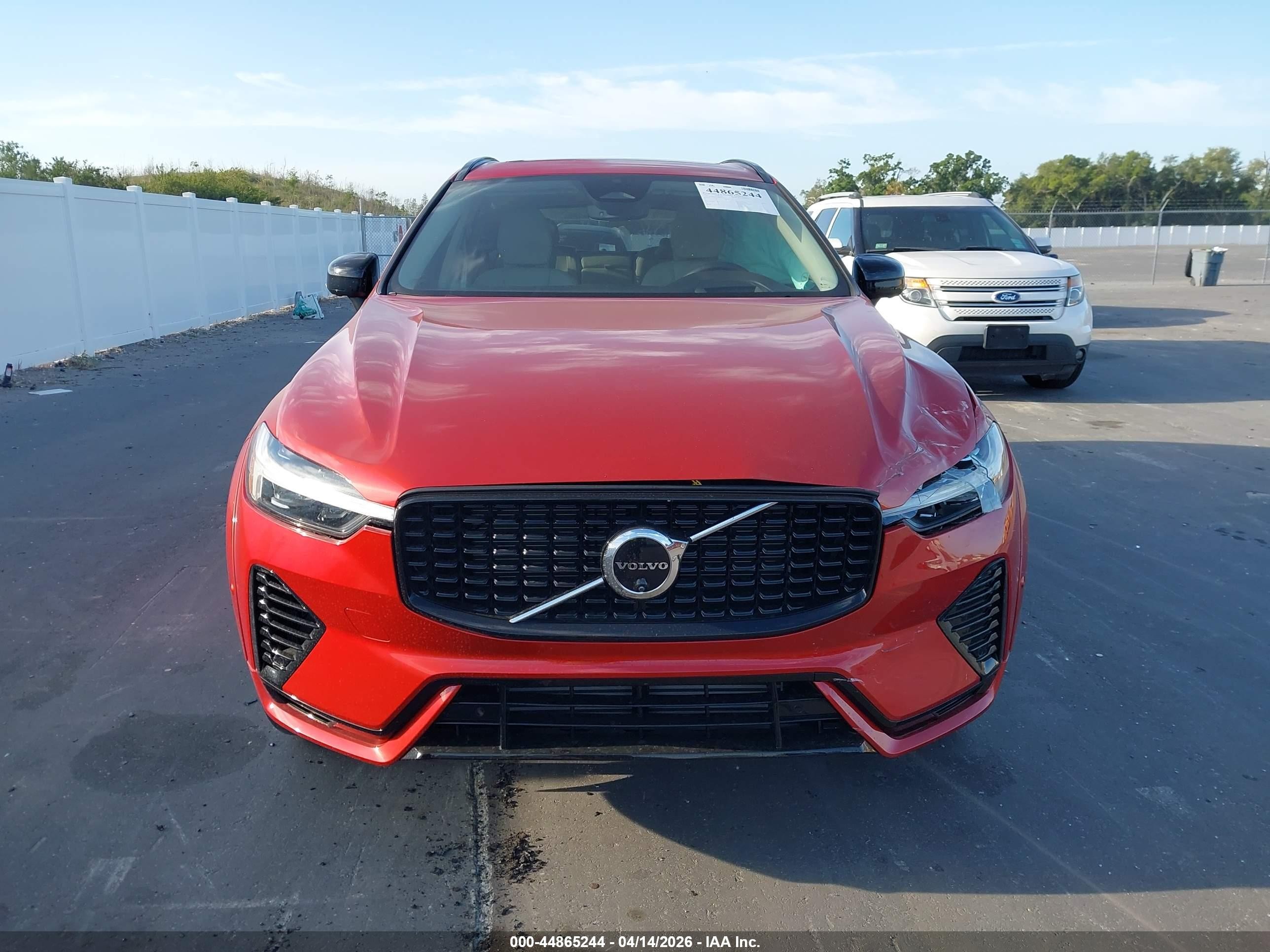 2024 Volvo Xc60 Recharge Plug-in Hybrid T8 Ultimate Dark Theme Orange vin: YV4H60DM4R1941521