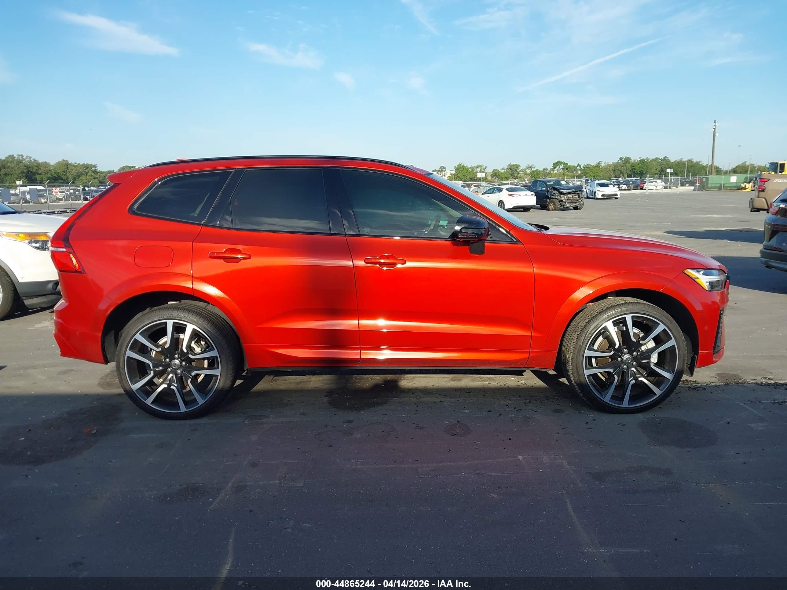 2024 Volvo Xc60 Recharge Plug-in Hybrid T8 Ultimate Dark Theme Orange vin: YV4H60DM4R1941521