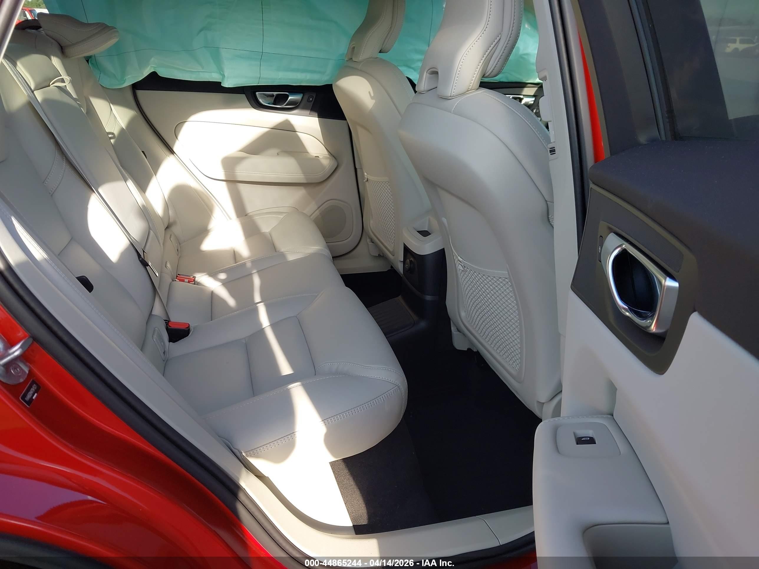2024 Volvo Xc60 Recharge Plug-in Hybrid T8 Ultimate Dark Theme Orange vin: YV4H60DM4R1941521