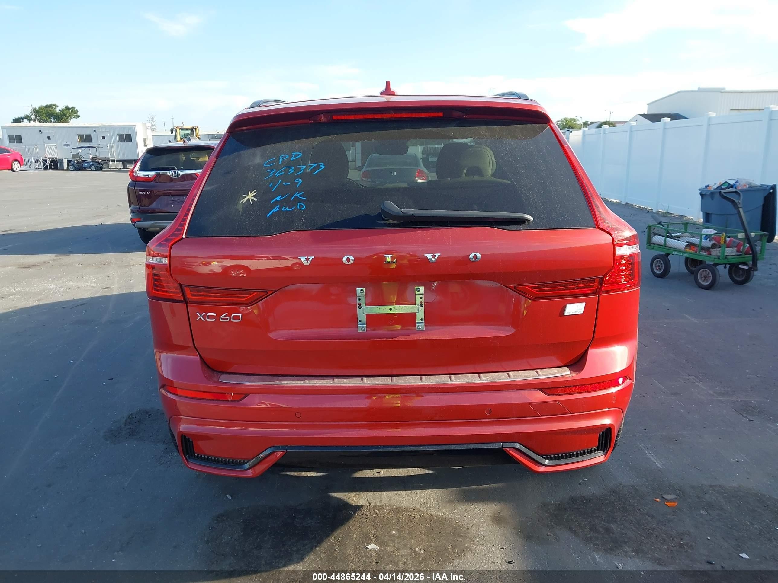 2024 Volvo Xc60 Recharge Plug-in Hybrid T8 Ultimate Dark Theme Orange vin: YV4H60DM4R1941521