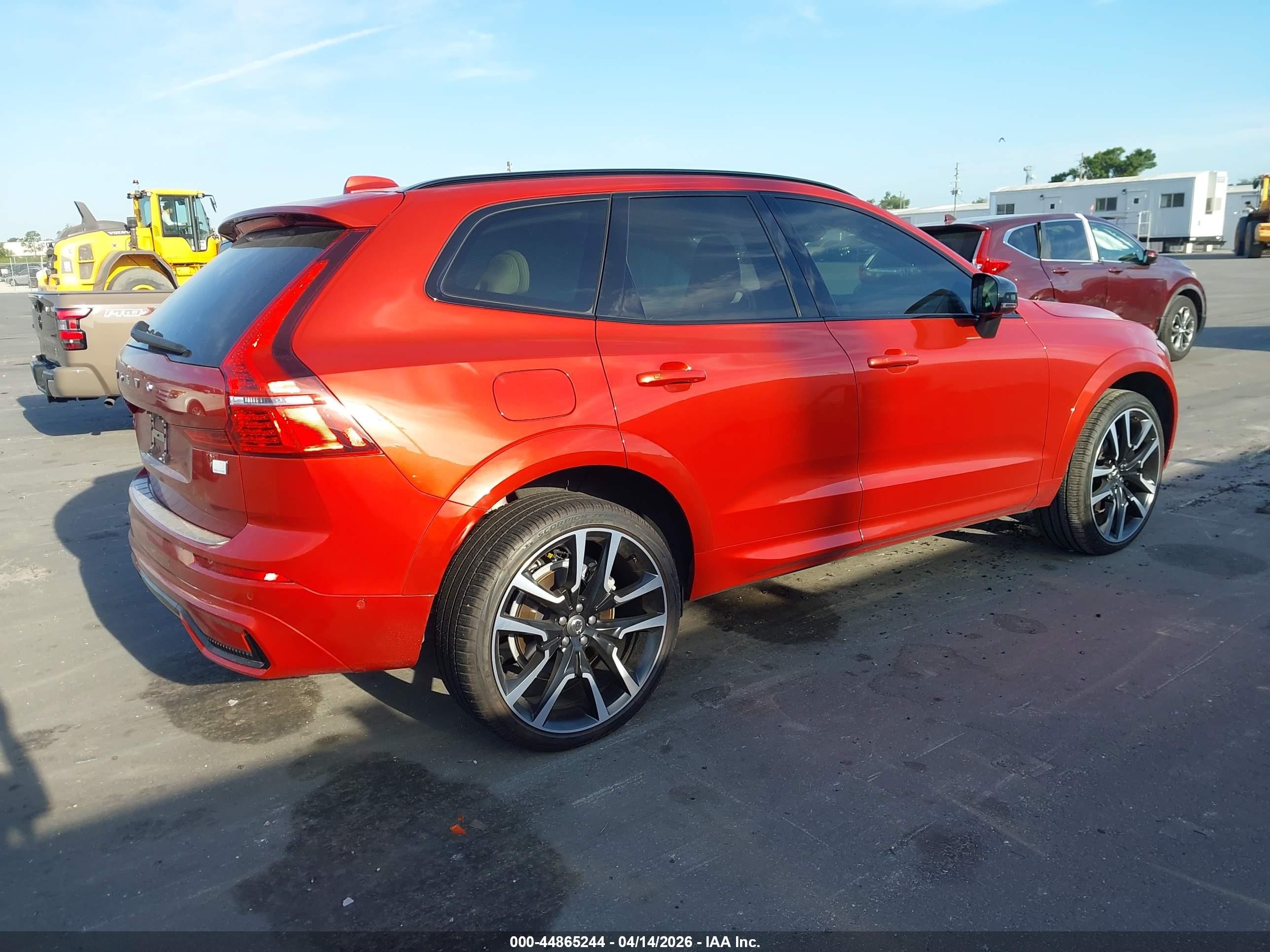 2024 Volvo Xc60 Recharge Plug-in Hybrid T8 Ultimate Dark Theme Orange vin: YV4H60DM4R1941521