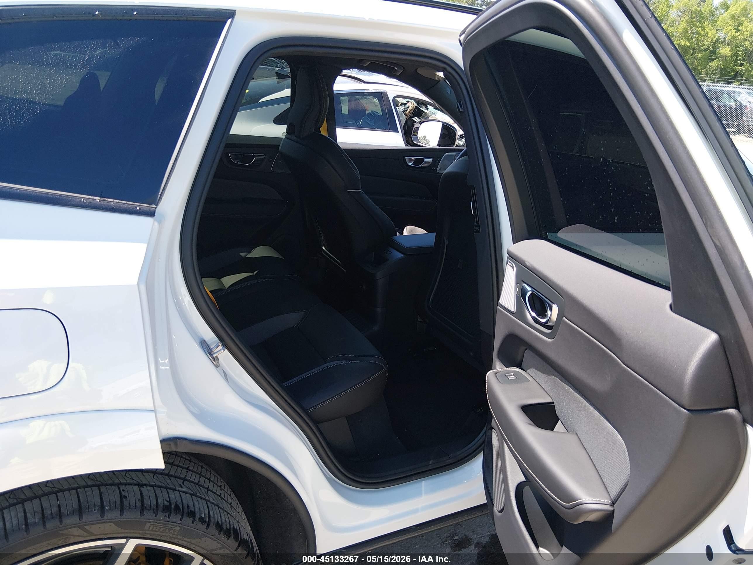 2024 Volvo Xc60 Recharge Plug-in Hybrid T8 Polestar Engineered White vin: YV4H60DP6R1898360