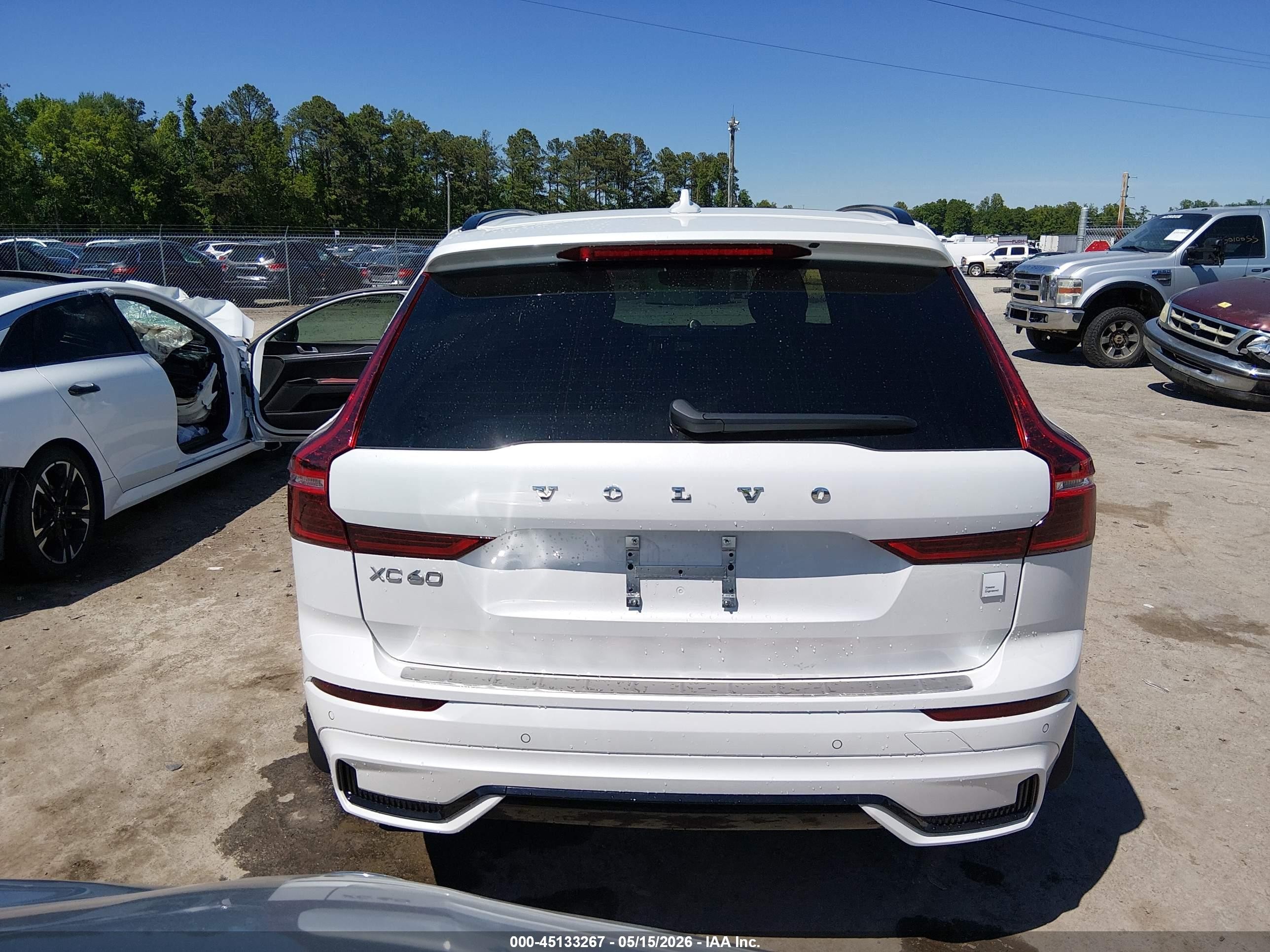 2024 Volvo Xc60 Recharge Plug-in Hybrid T8 Polestar Engineered White vin: YV4H60DP6R1898360