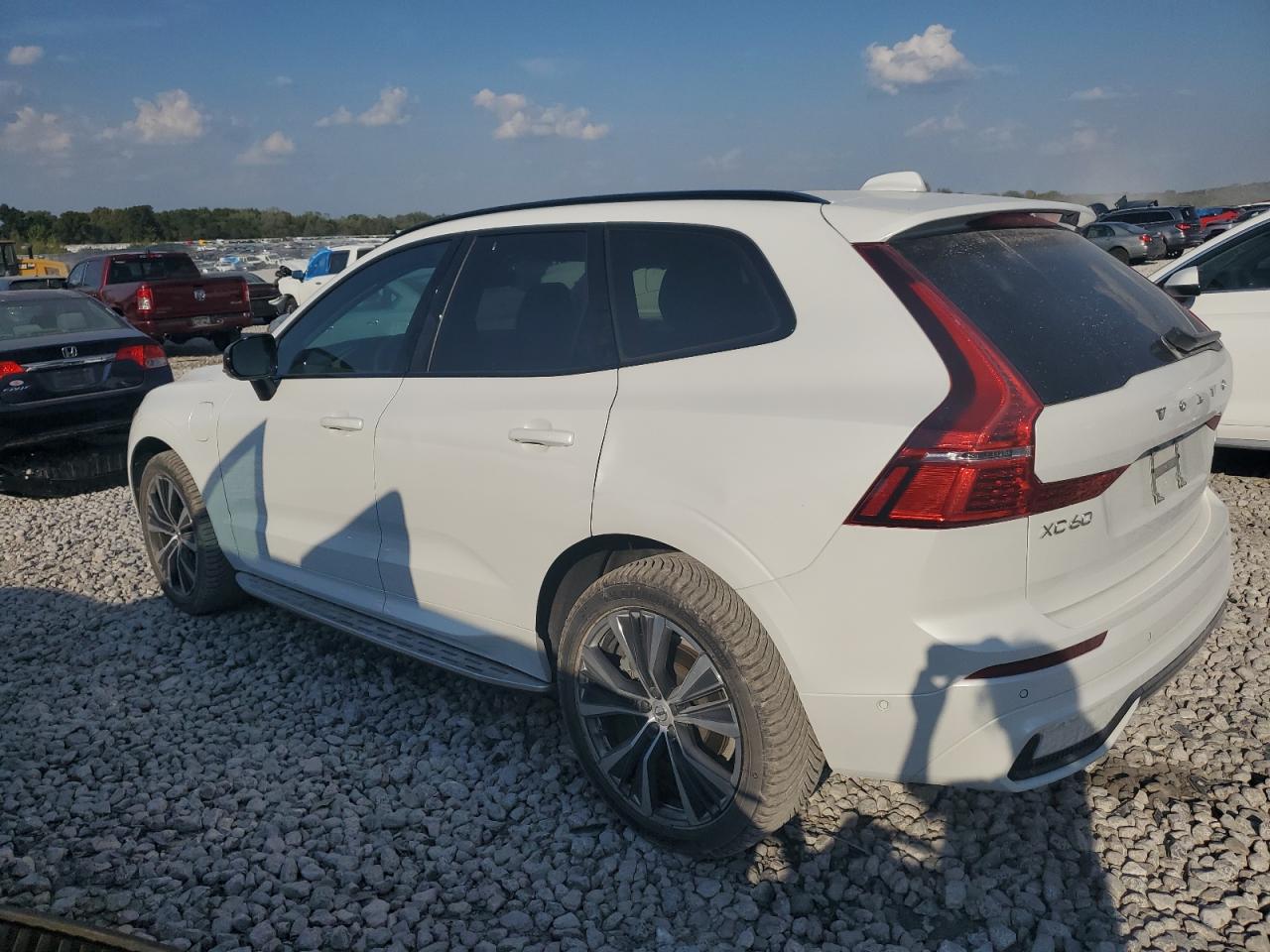 2023 Volvo Xc60 Plus White vin: YV4H60DW0P1331727