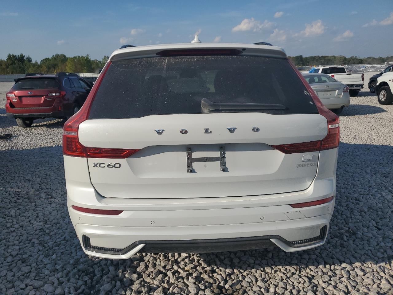 2023 Volvo Xc60 Plus White vin: YV4H60DW0P1331727