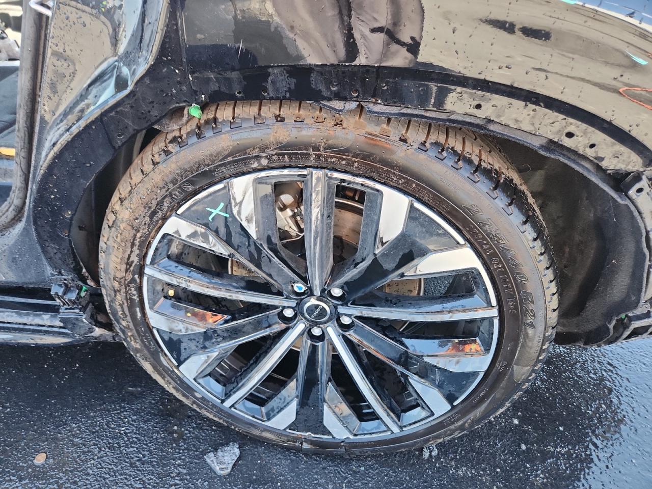 2025 Volvo Xc90 Plus Black vin: YV4H60PB8S1352164 Damage: Left Rear Wheel, Curb Rash, 9 To 10 Inches