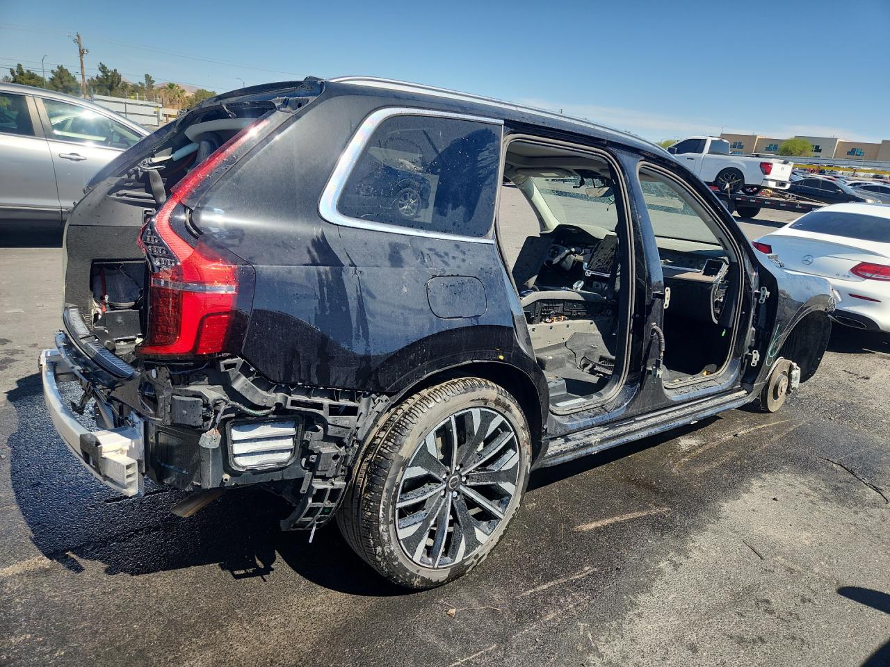 2025 Volvo Xc90 Plus Black vin: YV4H60PB8S1352164 Damage: Right Qtr Panel, Heavy Scratch, > 12 Inches