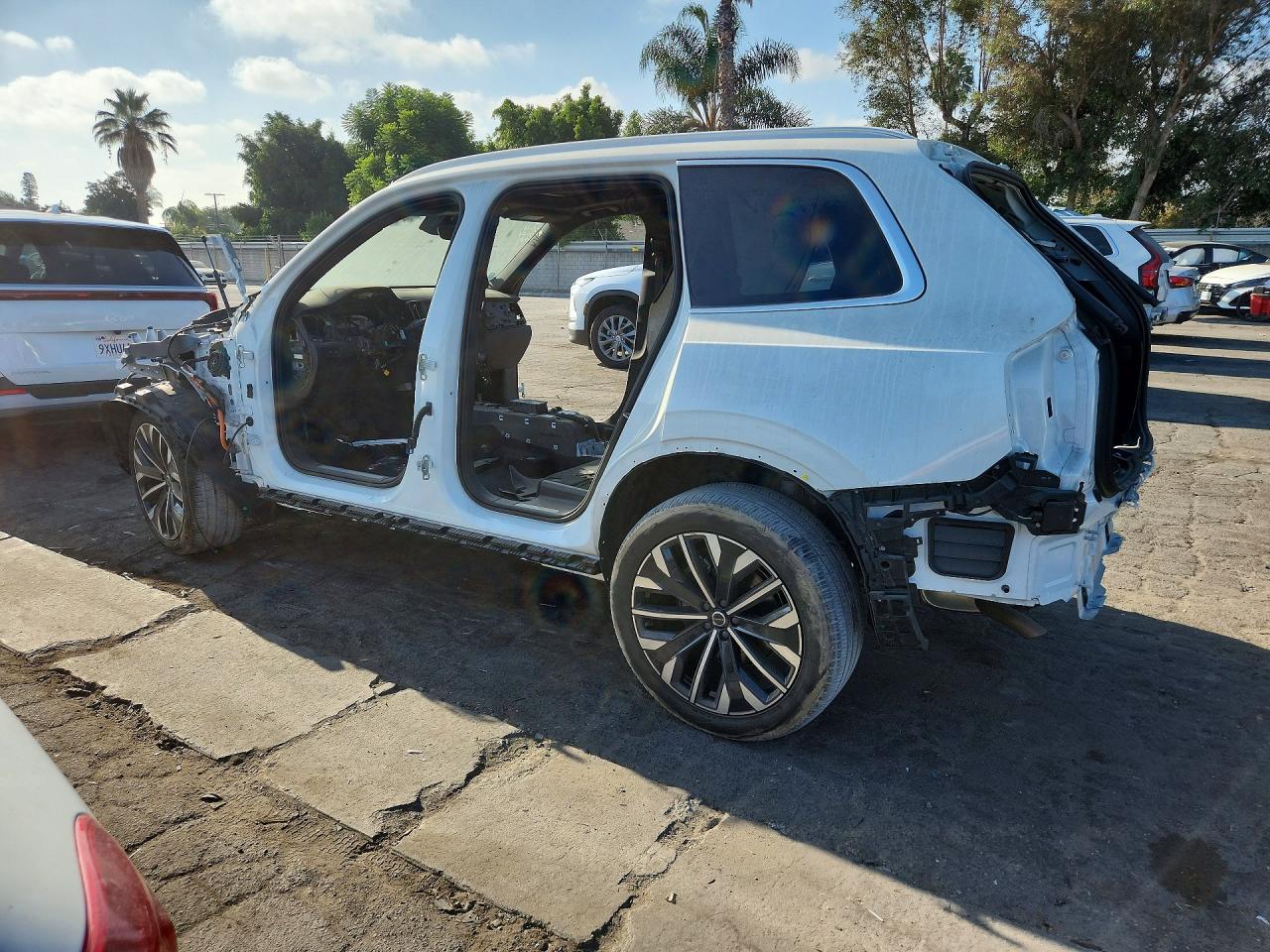 2025 Volvo Xc90 Plus White vin: YV4H60PB8S1379008