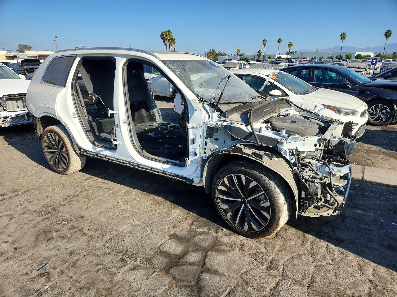 2025 Volvo Xc90 Plus White vin: YV4H60PB8S1379008