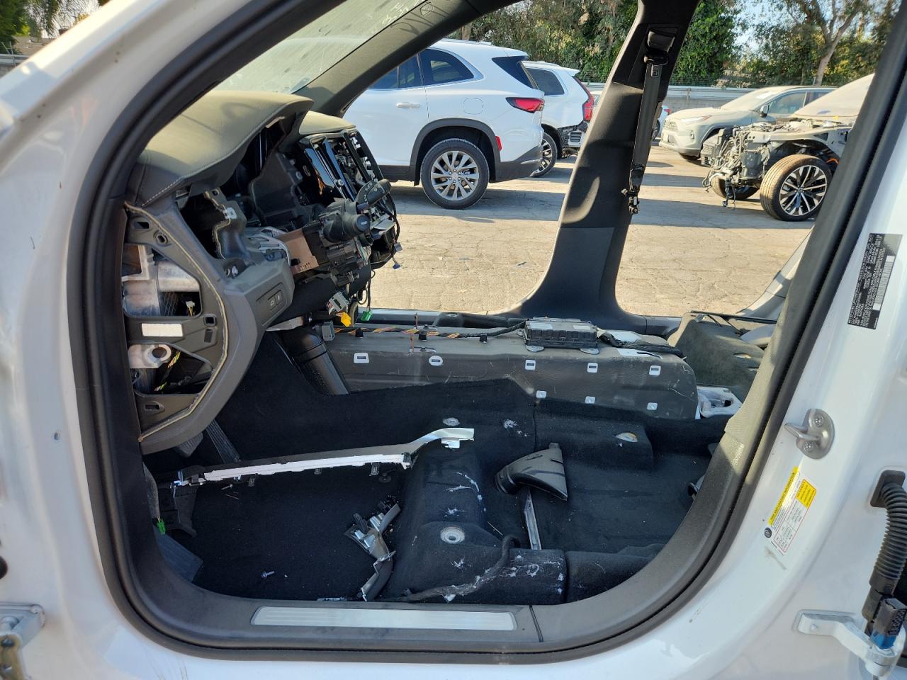 2025 Volvo Xc90 Plus White vin: YV4H60PB8S1379008 Damage: Left Front Seat, Missing, Replacement Required