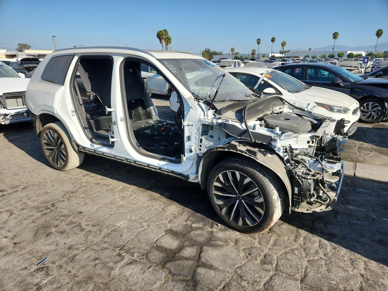 2025 Volvo Xc90 Plus White vin: YV4H60PB8S1379008 Damage: Right Rocker Panel Molding, Missing, Replacement Required