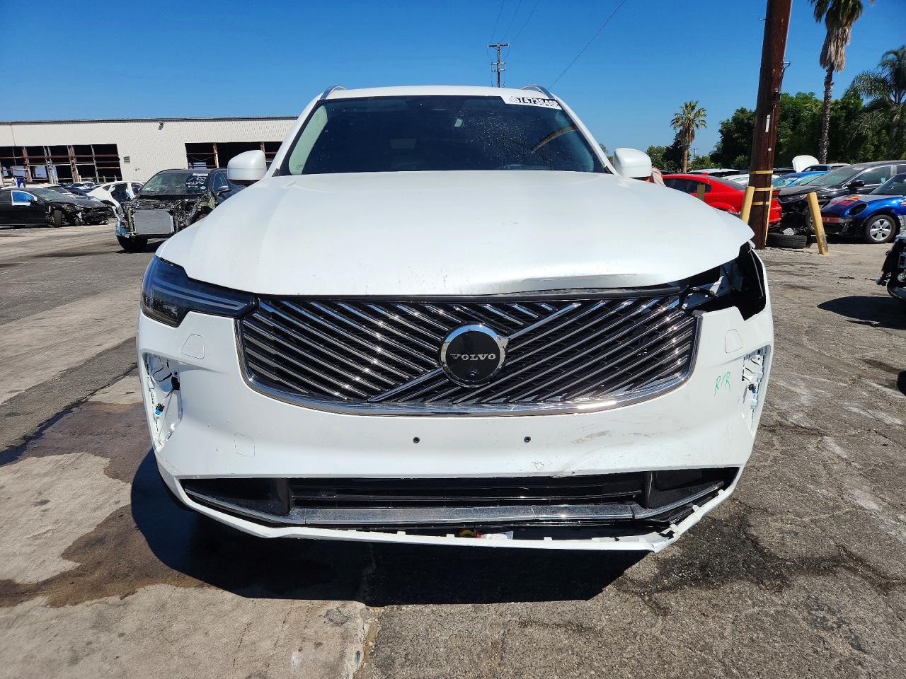 2025 Volvo Xc90 Ultra White vin: YV4H60PG9S1363637