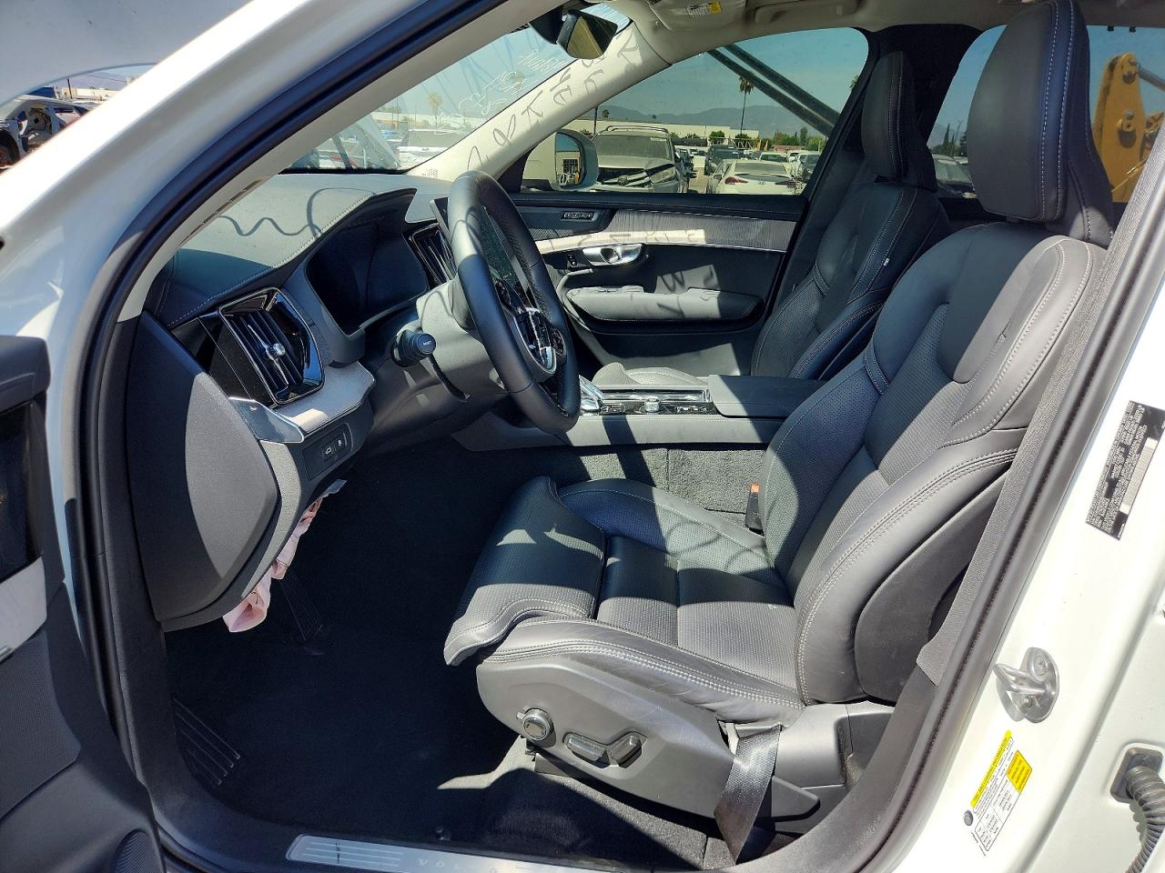2025 Volvo Xc90 Ultra White vin: YV4H60PG9S1363637