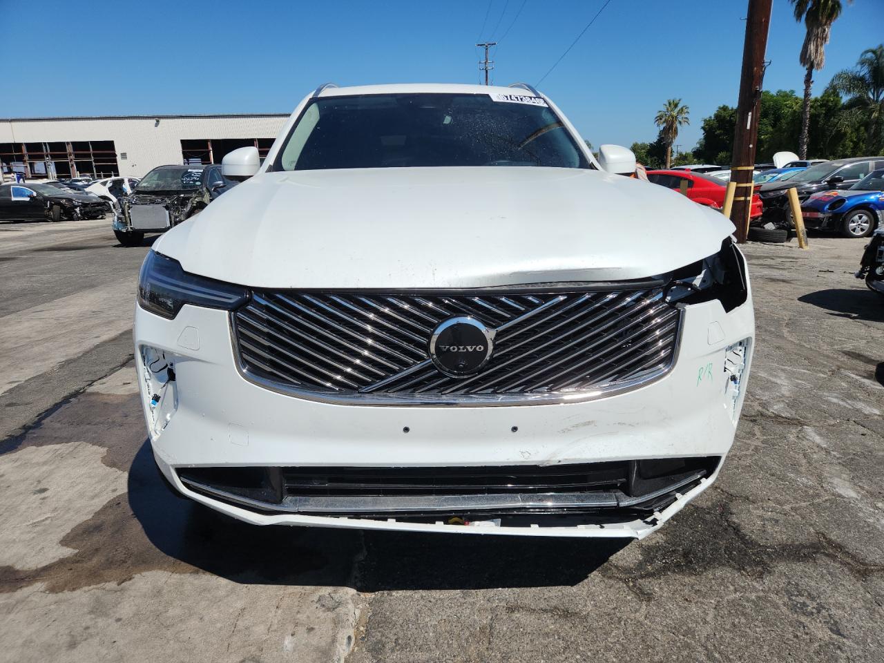 2025 Volvo Xc90 Ultra White vin: YV4H60PG9S1363637 Damage: Front Bumper Molding, Broken, Replacement Required