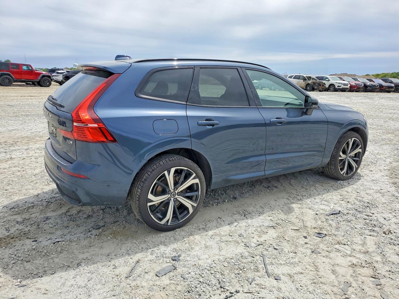 2025 Volvo Xc60 Ultra Blue vin: YV4H60RM2S1189607