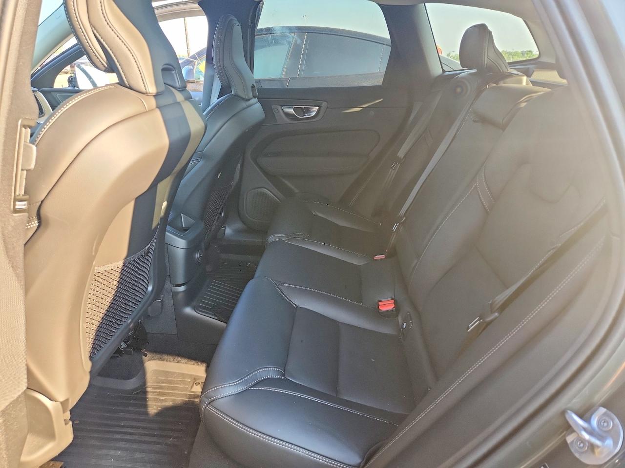 2026 Volvo Xc60 Ultra Gray vin: YV4H60RM5T1485237