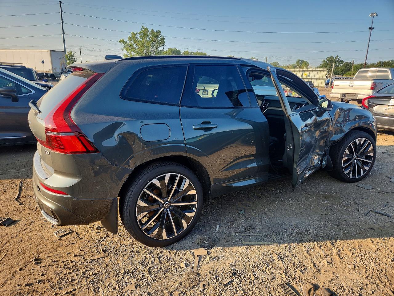 2026 Volvo Xc60 Ultra Gray vin: YV4H60RM5T1485237