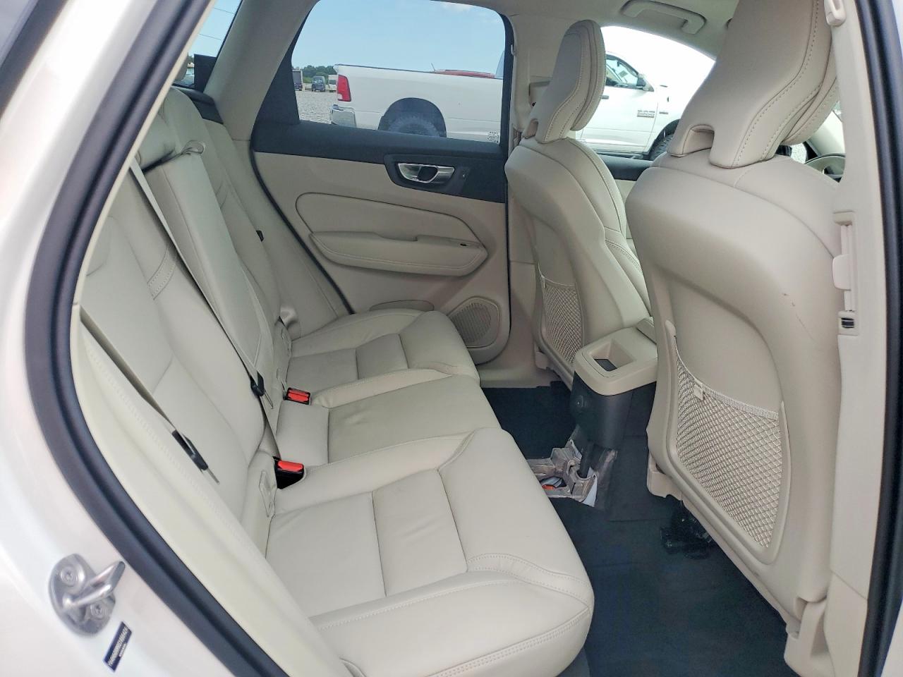 2025 Volvo Xc60 Ultra White vin: YV4H60RM9S1056424