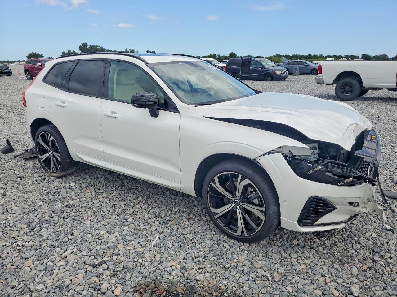 2025 Volvo Xc60 Ultra White vin: YV4H60RM9S1056424