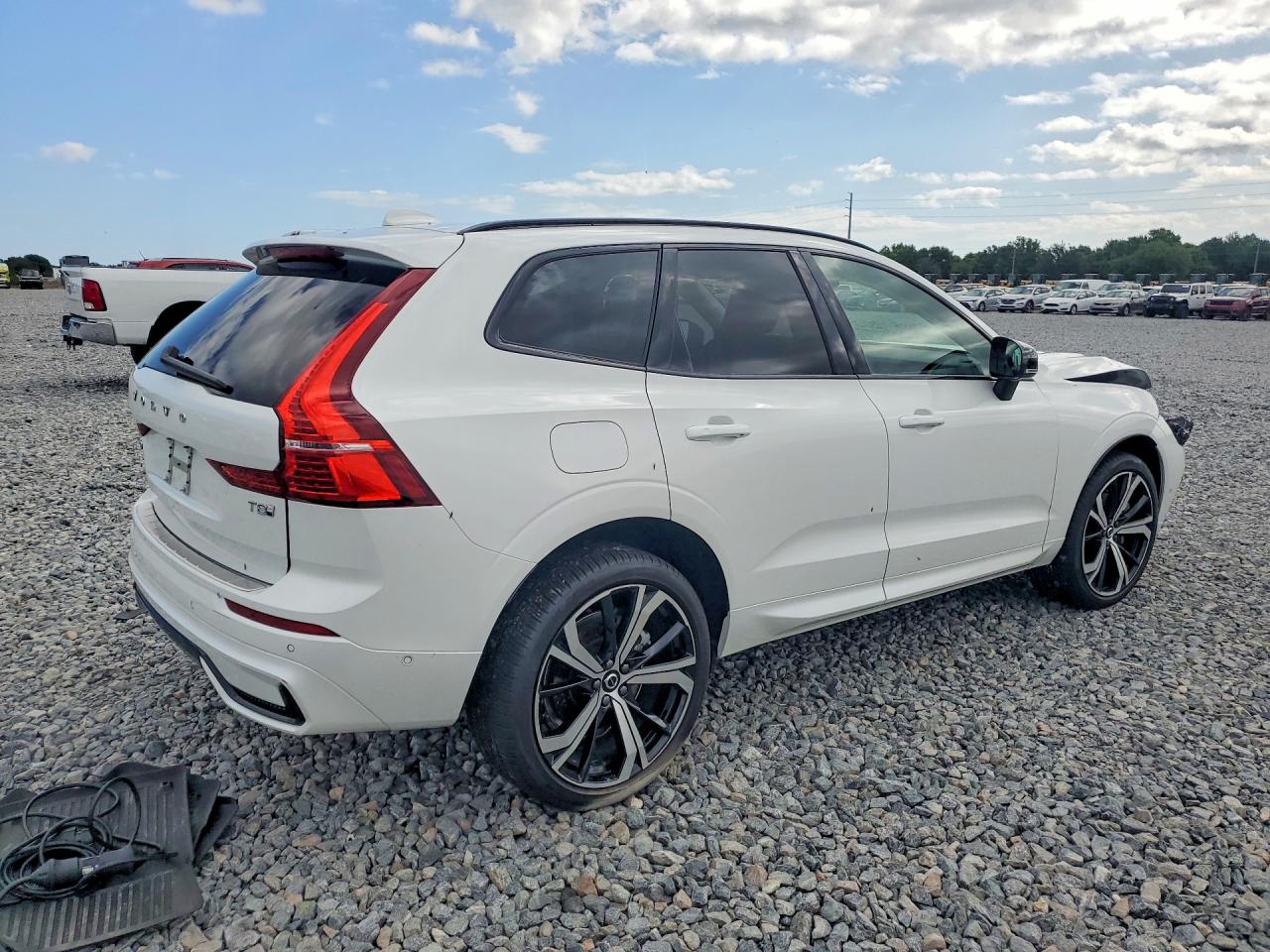 2025 Volvo Xc60 Ultra White vin: YV4H60RM9S1056424