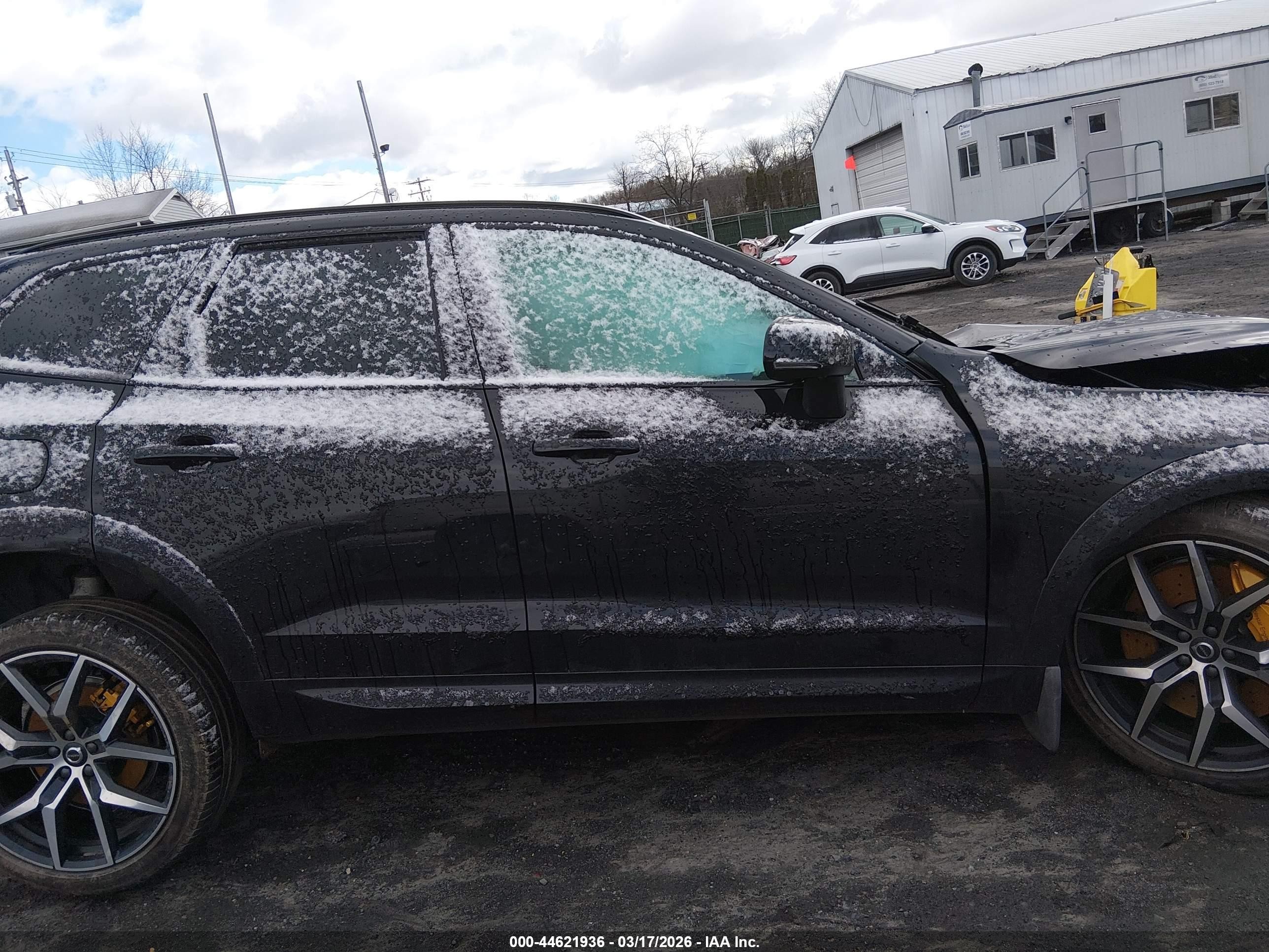 2025 Volvo Xc60 Plug-in Hybrid Polestar Engineered, T8 Awd Electric/gasoline Black vin: YV4H60RP6S1185473