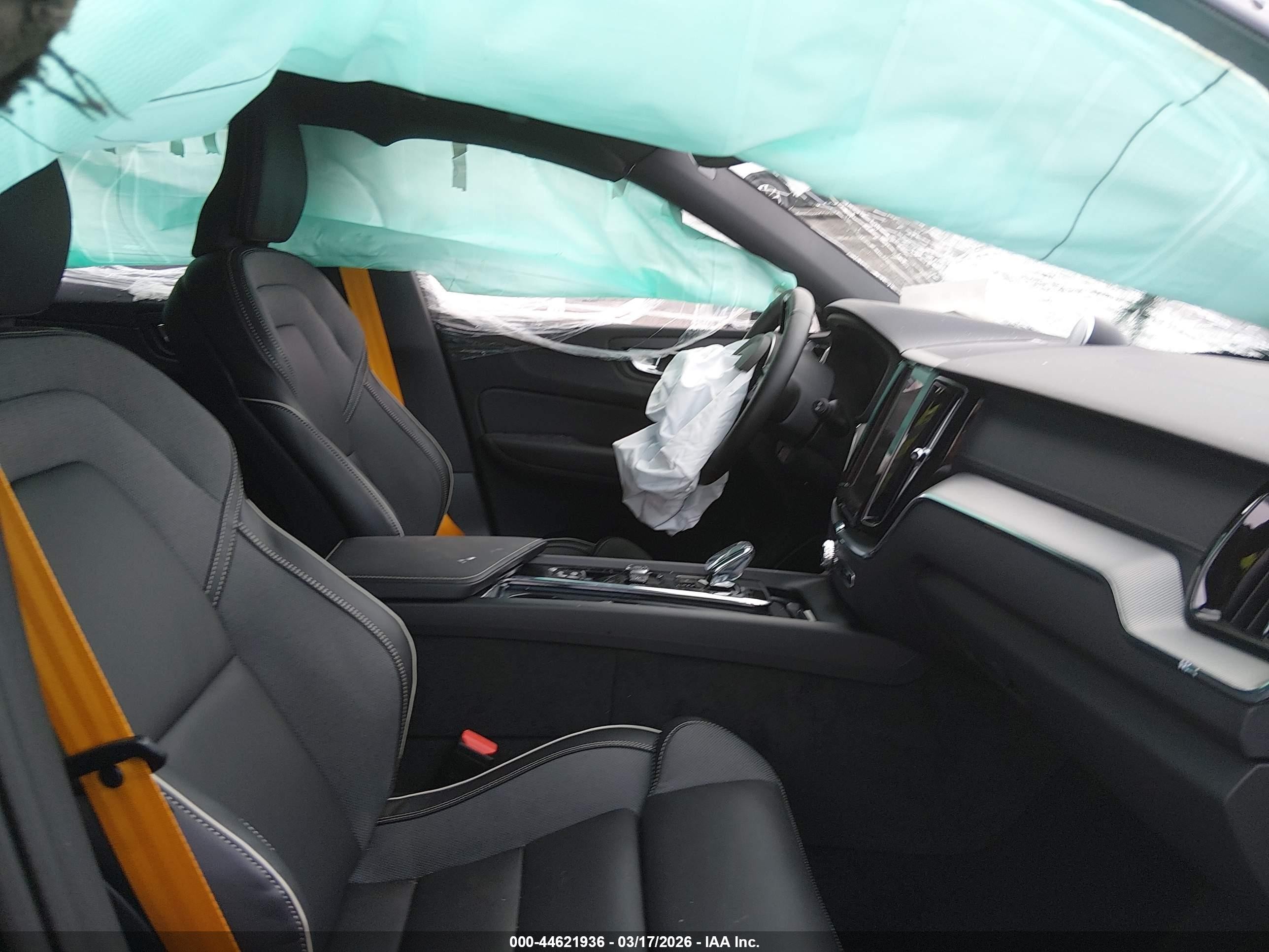 2025 Volvo Xc60 Plug-in Hybrid Polestar Engineered, T8 Awd Electric/gasoline Black vin: YV4H60RP6S1185473