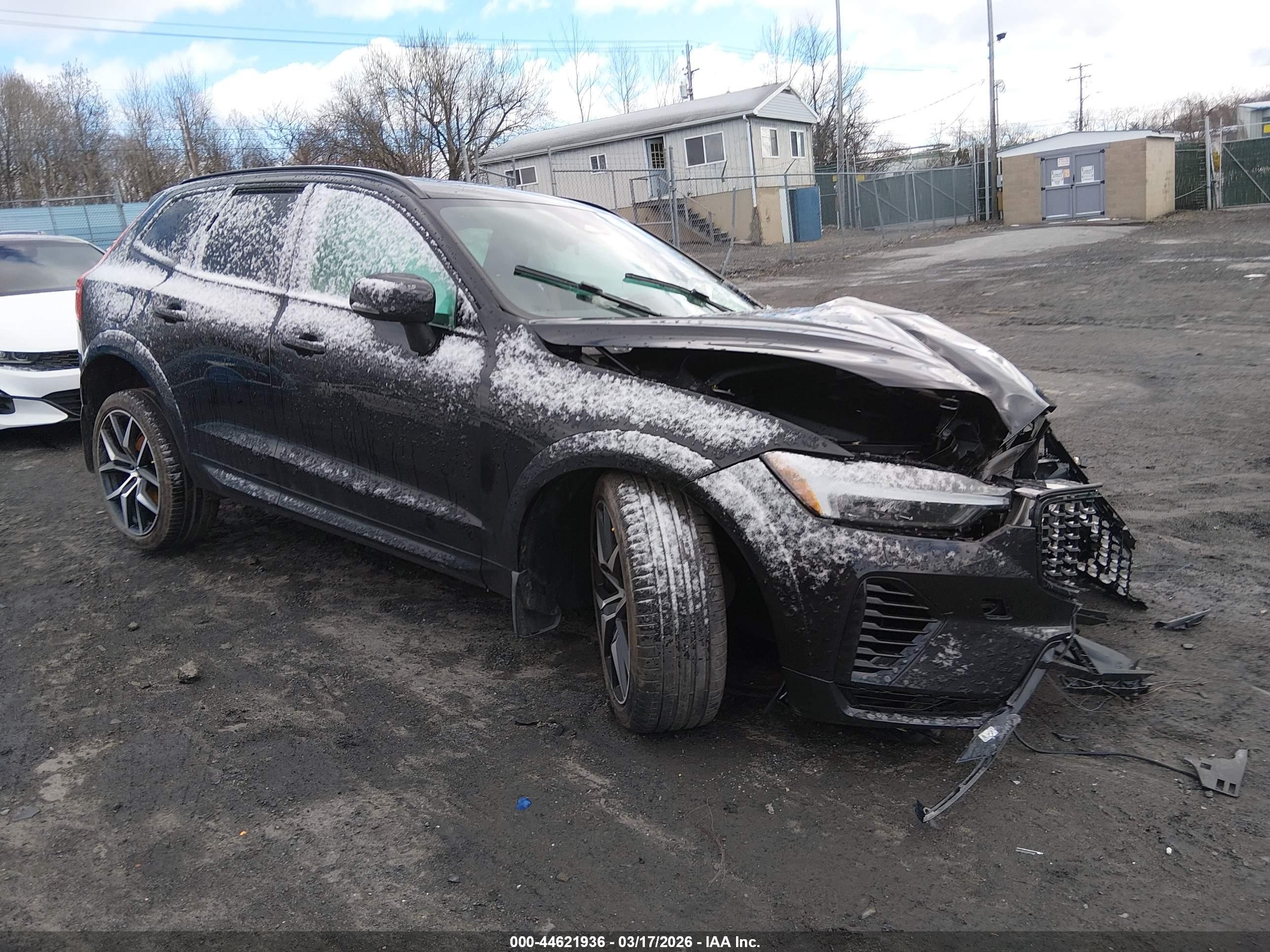 2025 Volvo Xc60 Plug-in Hybrid Polestar Engineered, T8 Awd Electric/gasoline Black vin: YV4H60RP6S1185473