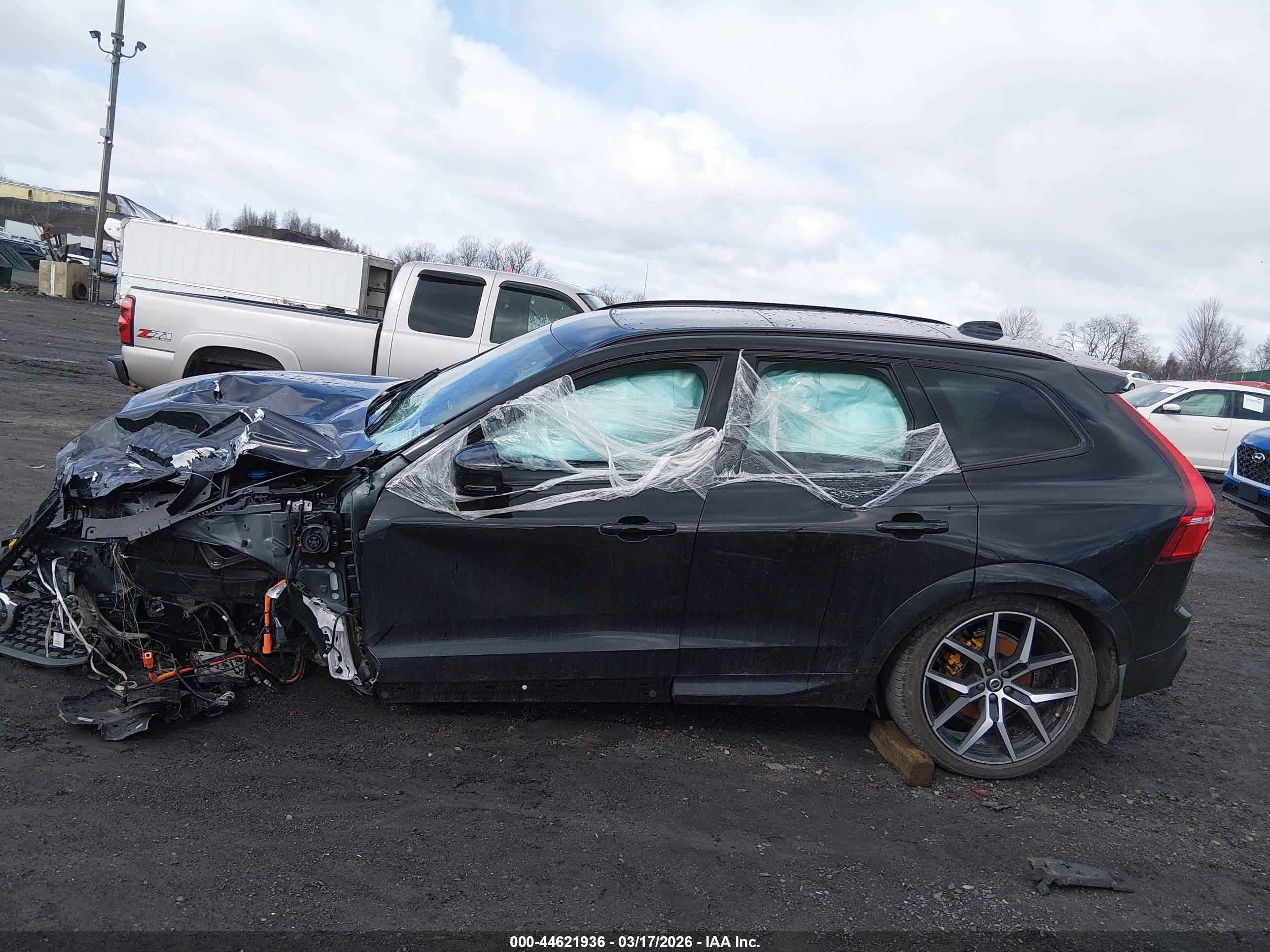 2025 Volvo Xc60 Plug-in Hybrid Polestar Engineered, T8 Awd Electric/gasoline Black vin: YV4H60RP6S1185473
