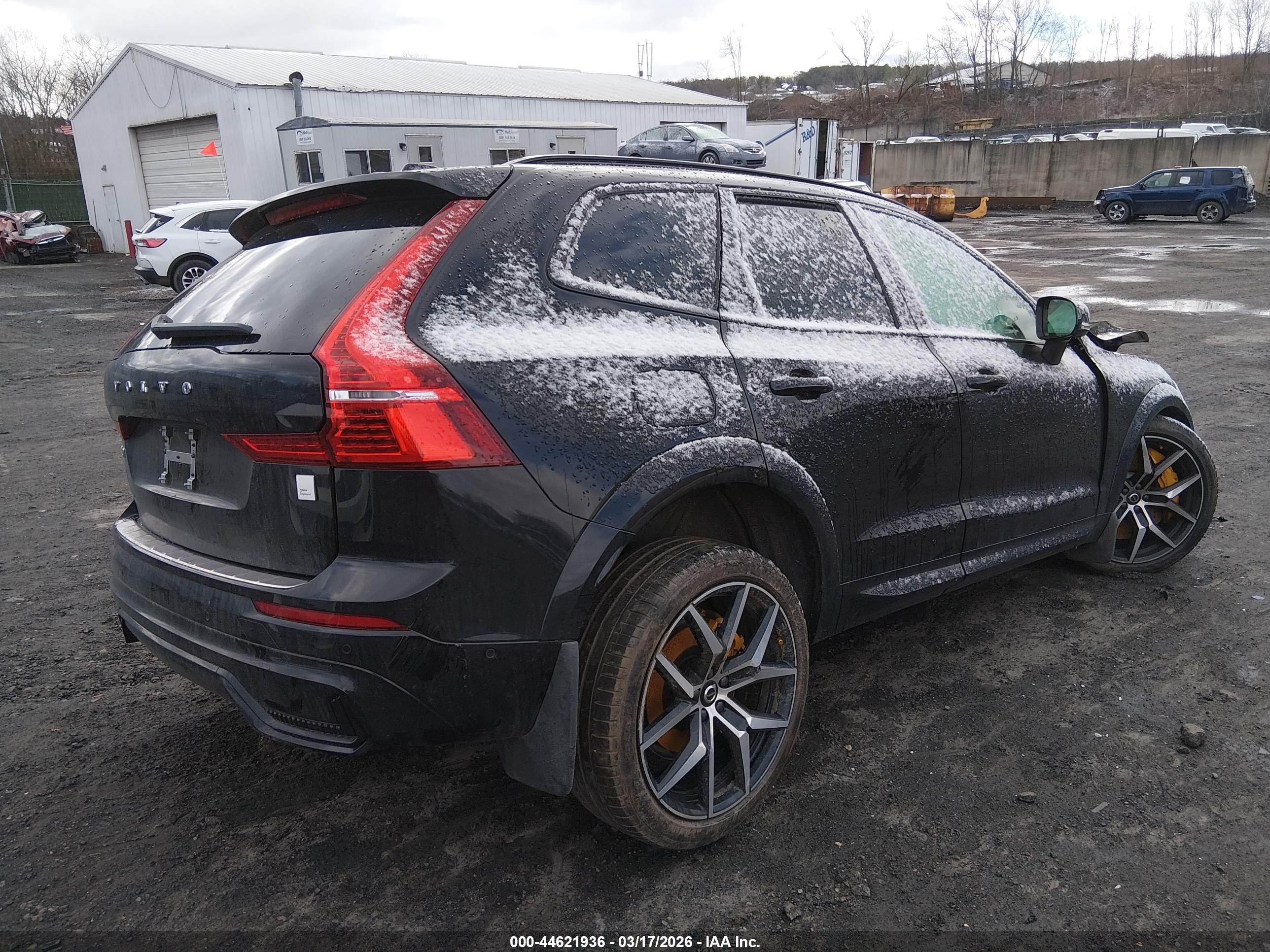 2025 Volvo Xc60 Plug-in Hybrid Polestar Engineered, T8 Awd Electric/gasoline Black vin: YV4H60RP6S1185473