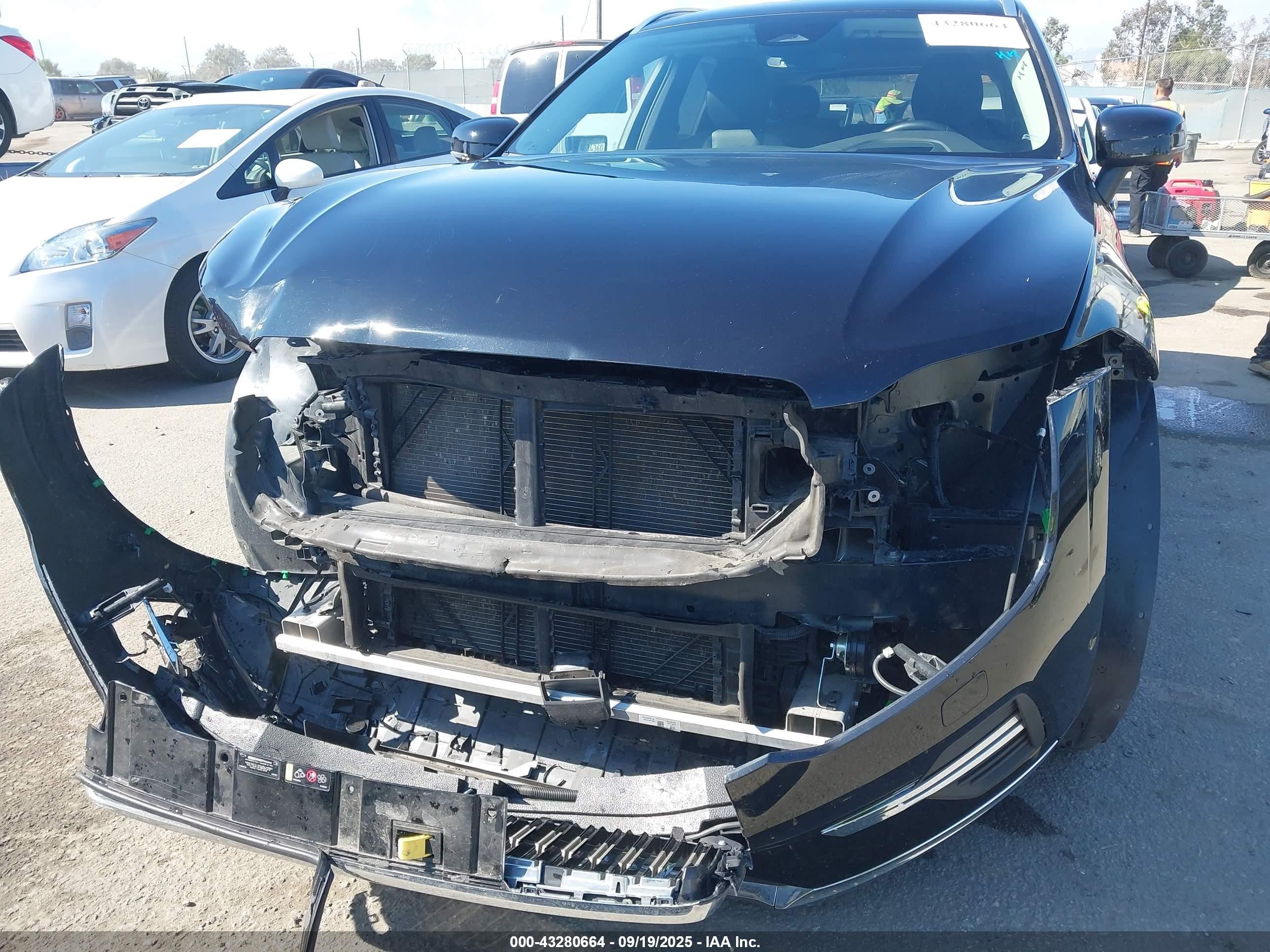 2023 Volvo Xc60 B5 Ultimate Bright Theme Black vin: YV4L12DA9P1395144