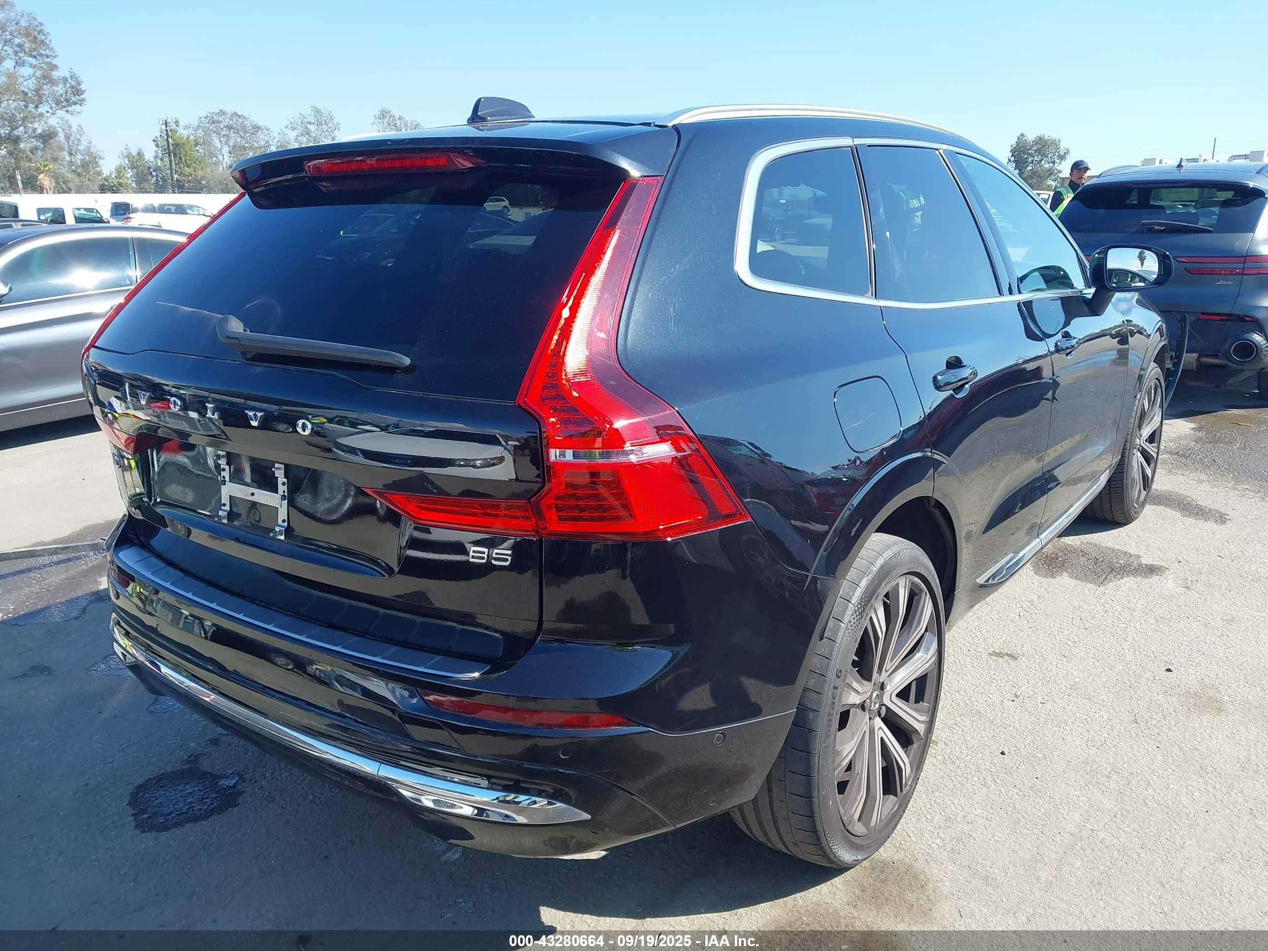 2023 Volvo Xc60 B5 Ultimate Bright Theme Black vin: YV4L12DA9P1395144