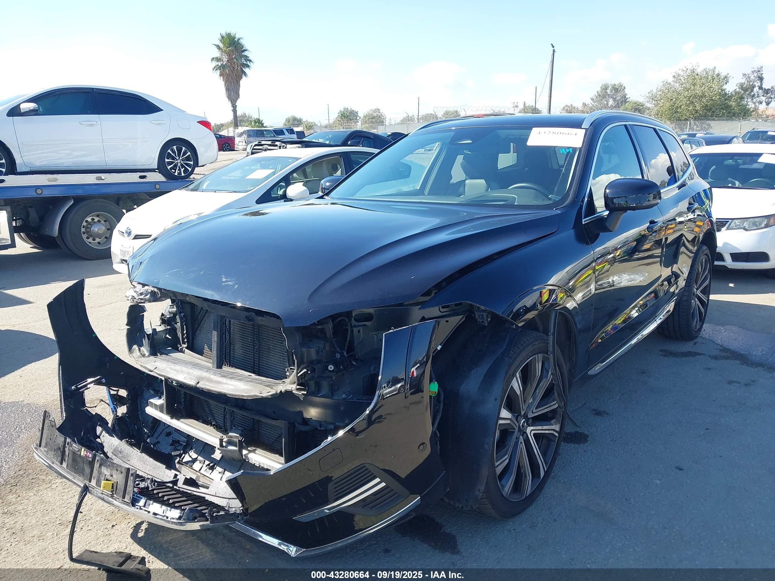 2023 Volvo Xc60 B5 Ultimate Bright Theme Black vin: YV4L12DA9P1395144