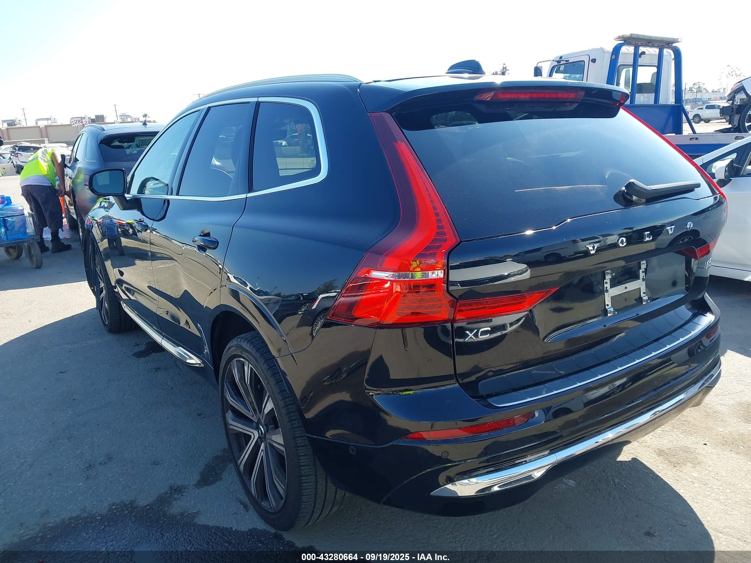 2023 Volvo Xc60 B5 Ultimate Bright Theme Black vin: YV4L12DA9P1395144