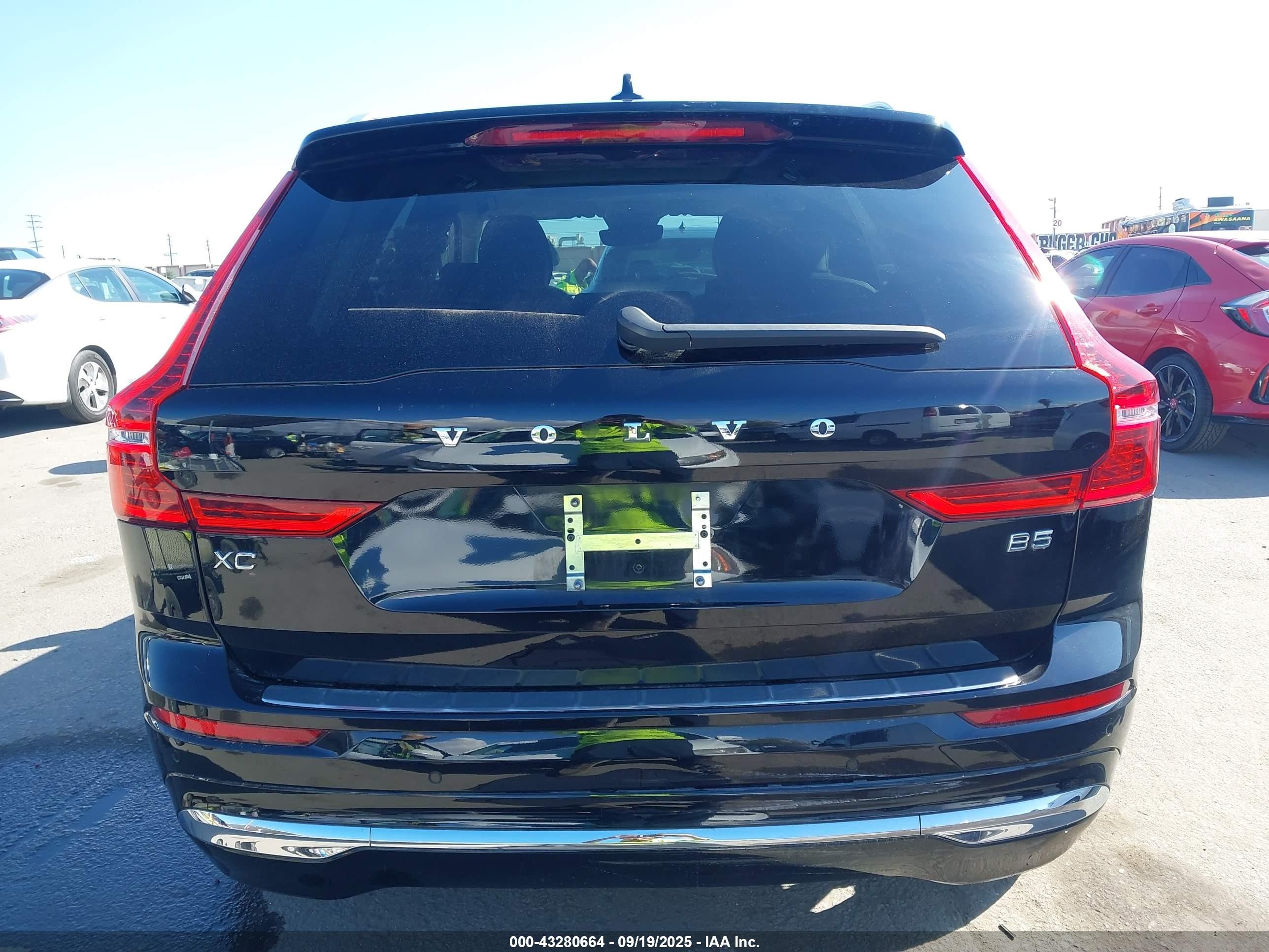 2023 Volvo Xc60 B5 Ultimate Bright Theme Black vin: YV4L12DA9P1395144