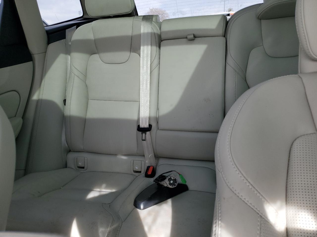 2022 Volvo Xc60 B5 Inscription Silver vin: YV4L12DL5N1050482