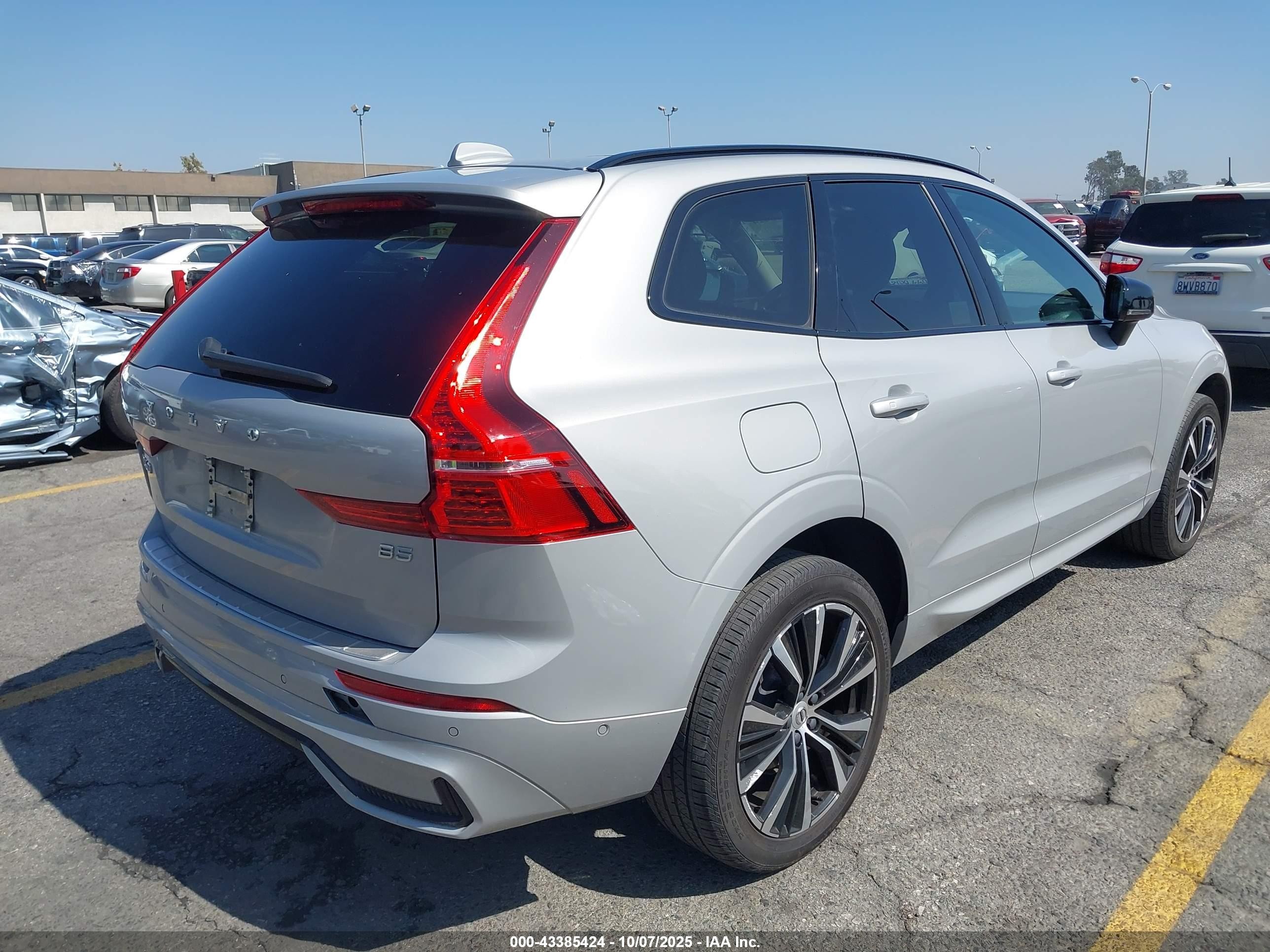 2023 Volvo Xc60 B5 Plus Dark Theme Silver vin: YV4L12DL6P1375869
