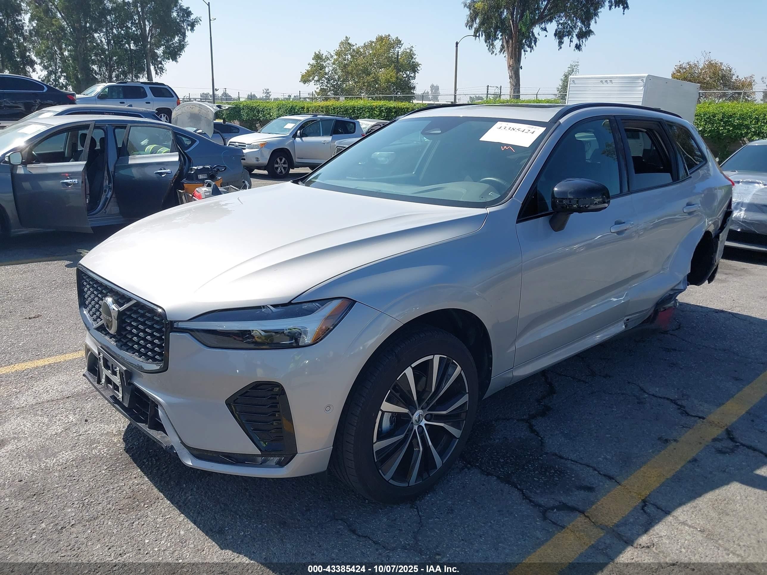 2023 Volvo Xc60 B5 Plus Dark Theme Silver vin: YV4L12DL6P1375869