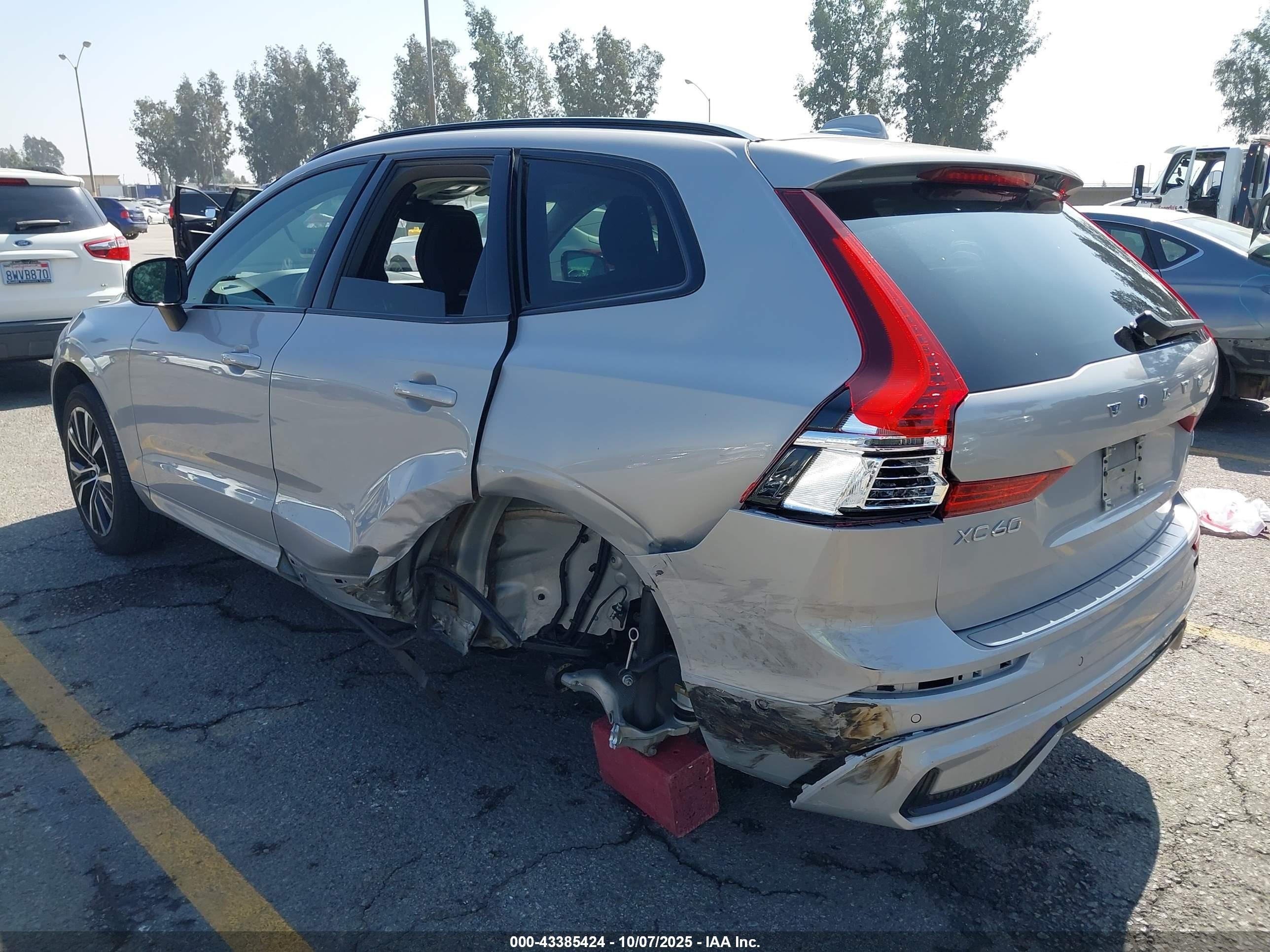 2023 Volvo Xc60 B5 Plus Dark Theme Silver vin: YV4L12DL6P1375869