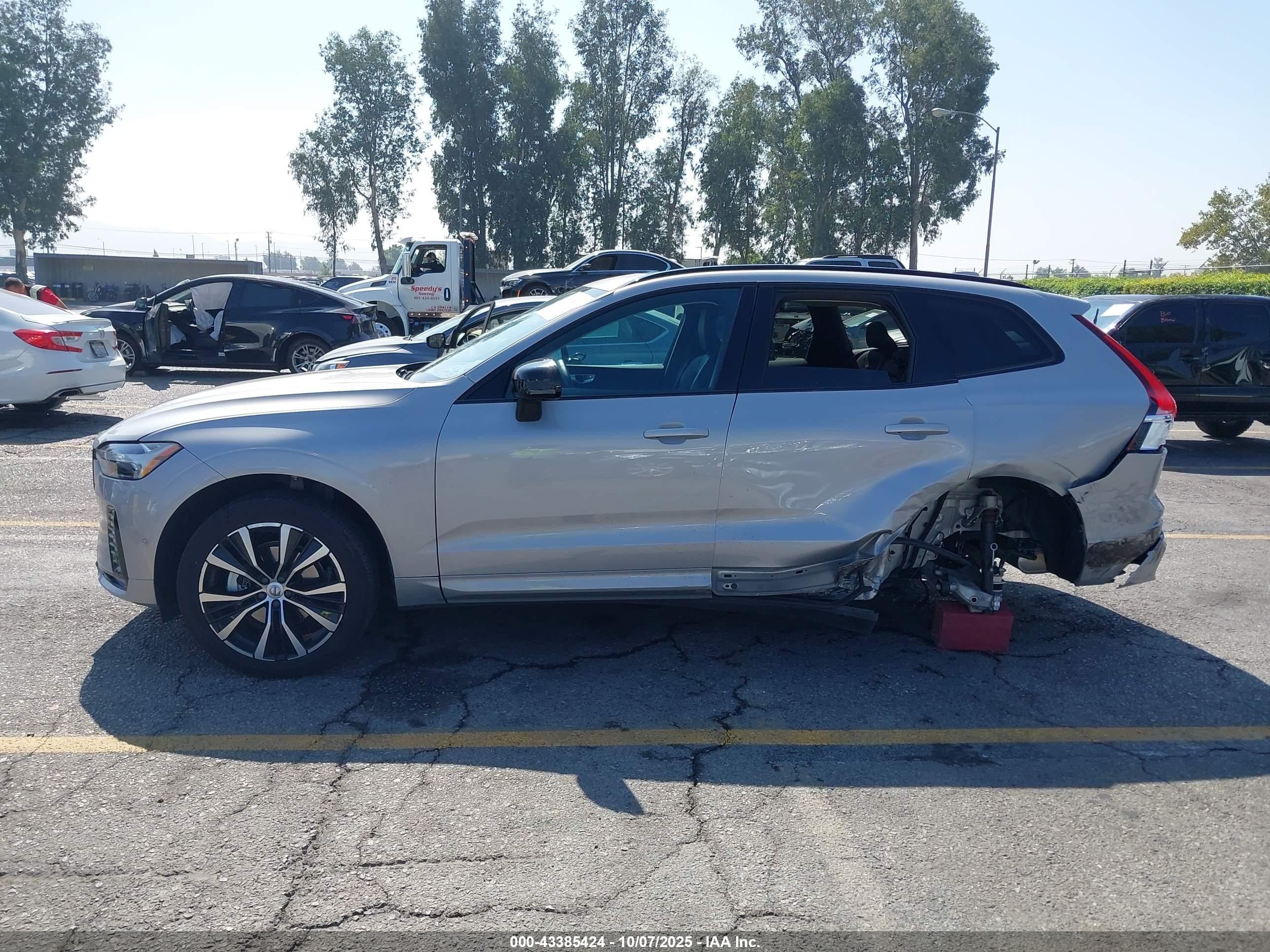 2023 Volvo Xc60 B5 Plus Dark Theme Silver vin: YV4L12DL6P1375869