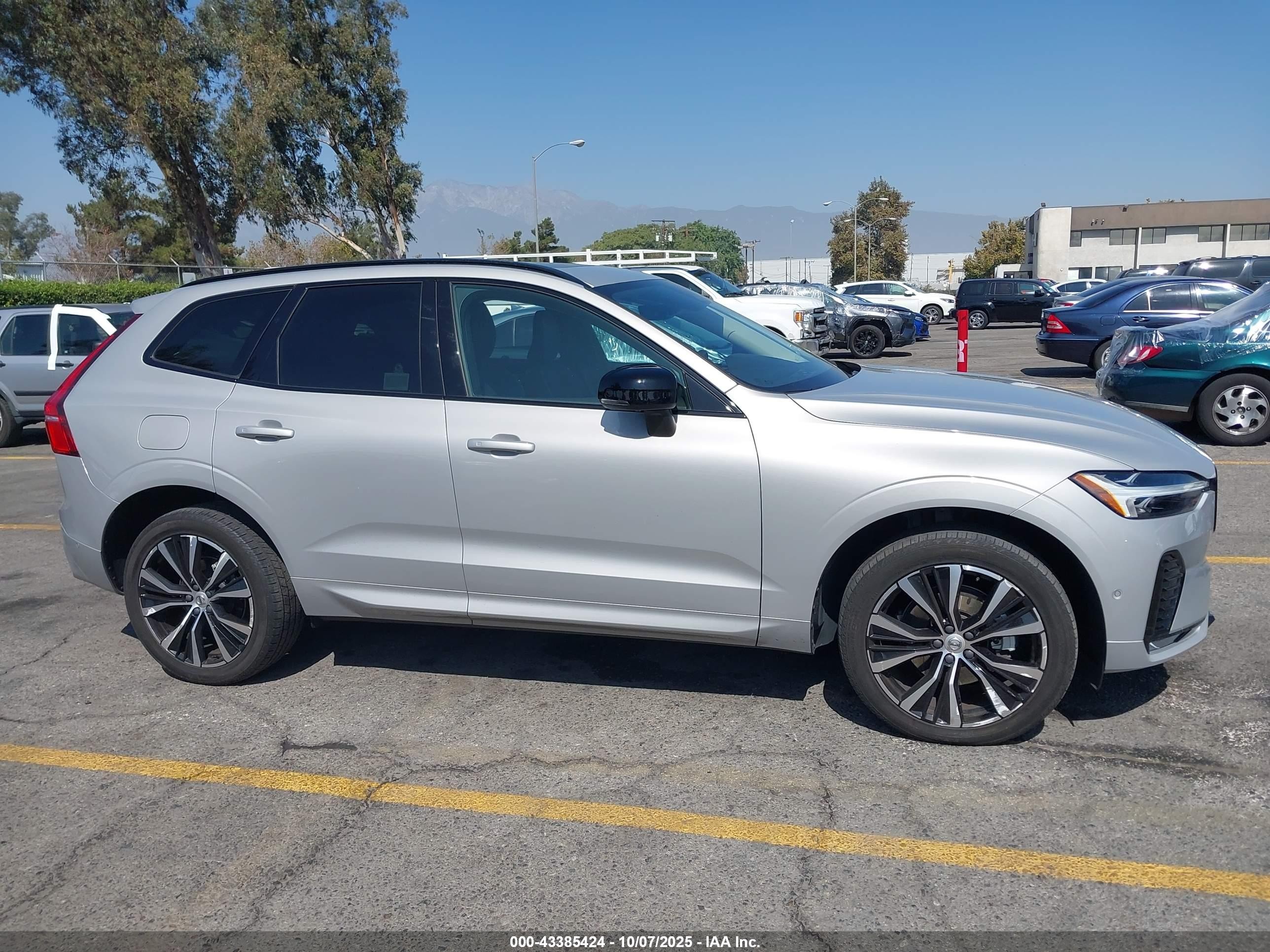 2023 Volvo Xc60 B5 Plus Dark Theme Silver vin: YV4L12DL6P1375869