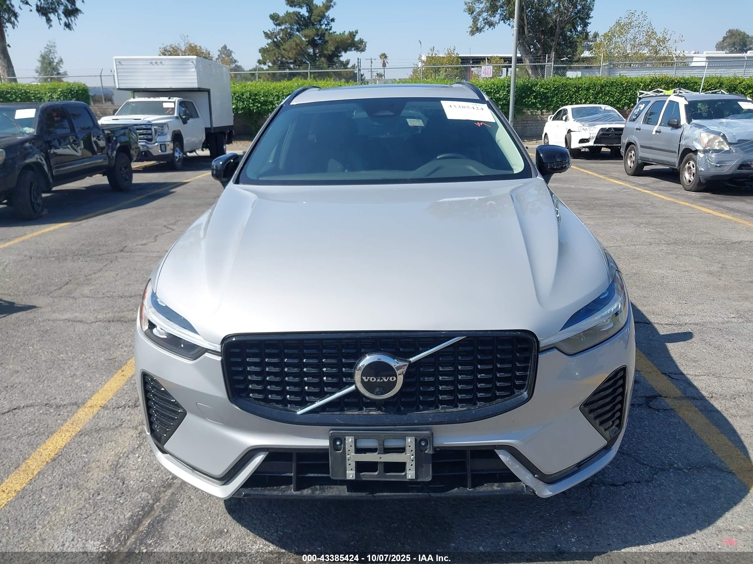 2023 Volvo Xc60 B5 Plus Dark Theme Silver vin: YV4L12DL6P1375869